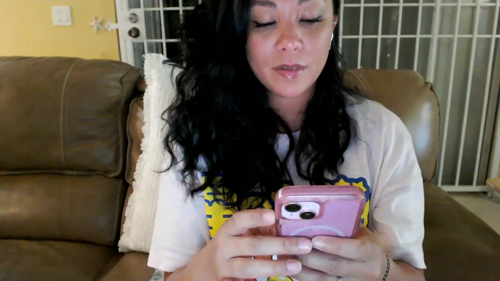 Gallery image thumbnail from MickaylaStar's myfreecams stream on, 05/17/2025, 24:47 image 8 of 20
