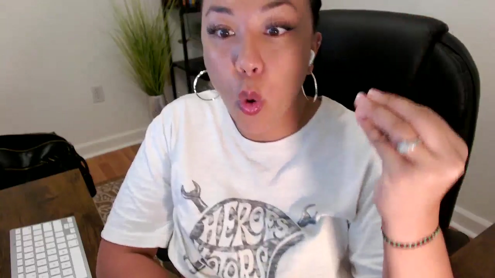 Gallery image thumbnail from MickaylaStar's myfreecams stream on, 05/19/2025, 15:01 image 5 of 20