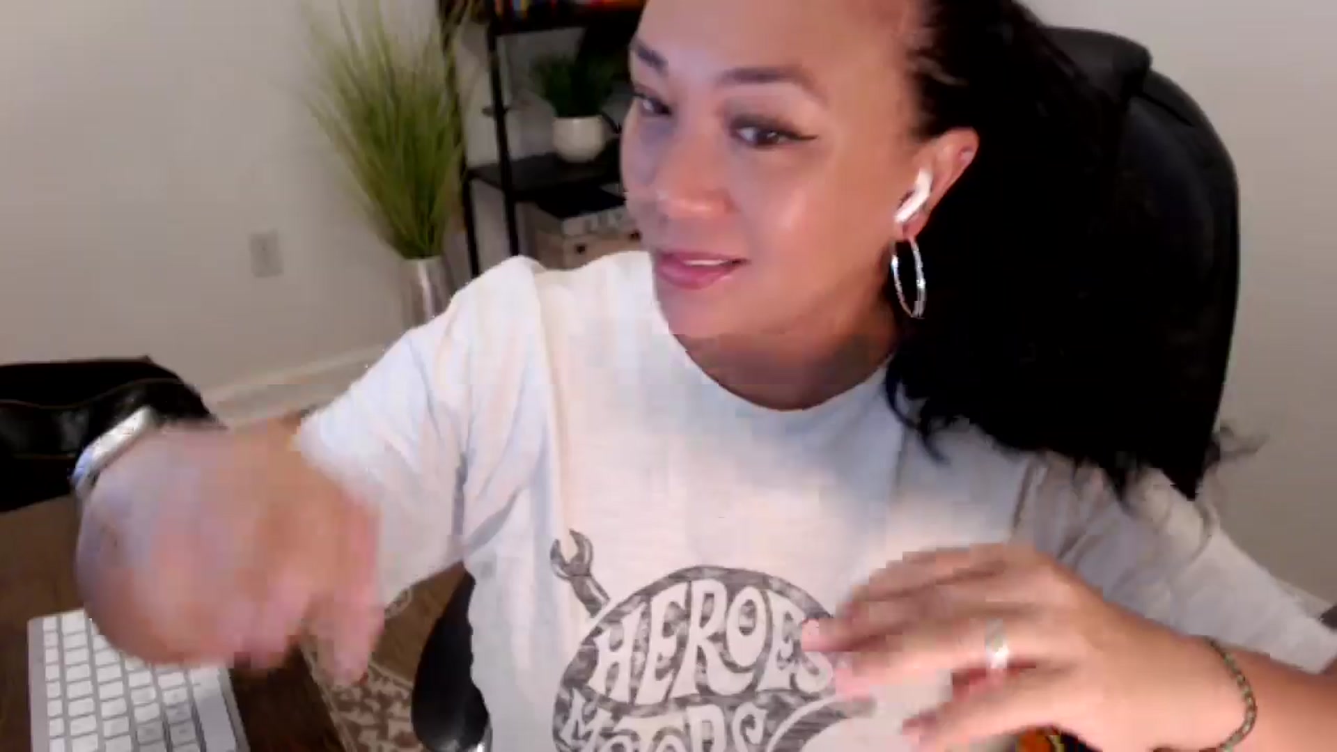 Gallery image thumbnail from MickaylaStar's myfreecams stream on, 05/19/2025, 15:01 image 6 of 20