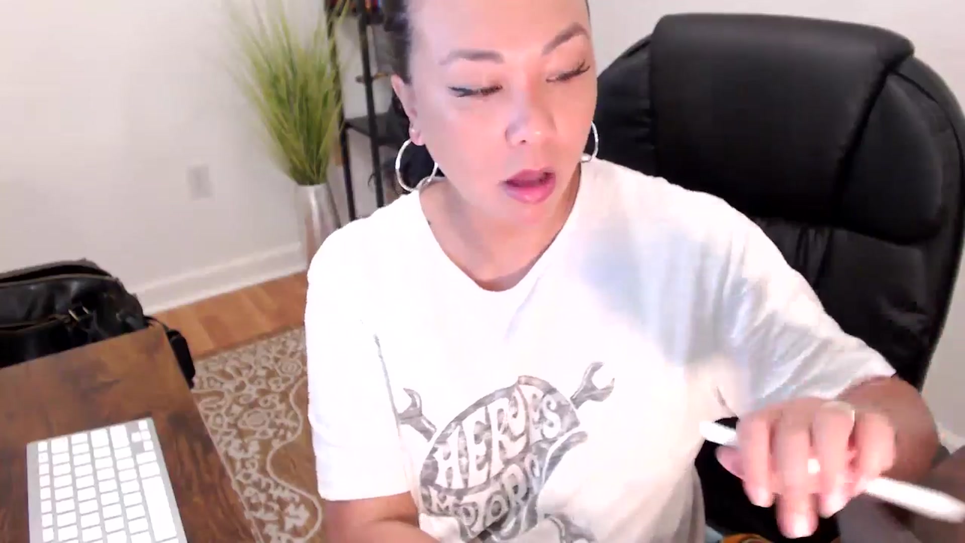 Gallery image thumbnail from MickaylaStar's myfreecams stream on, 05/19/2025, 15:20 image 3 of 20