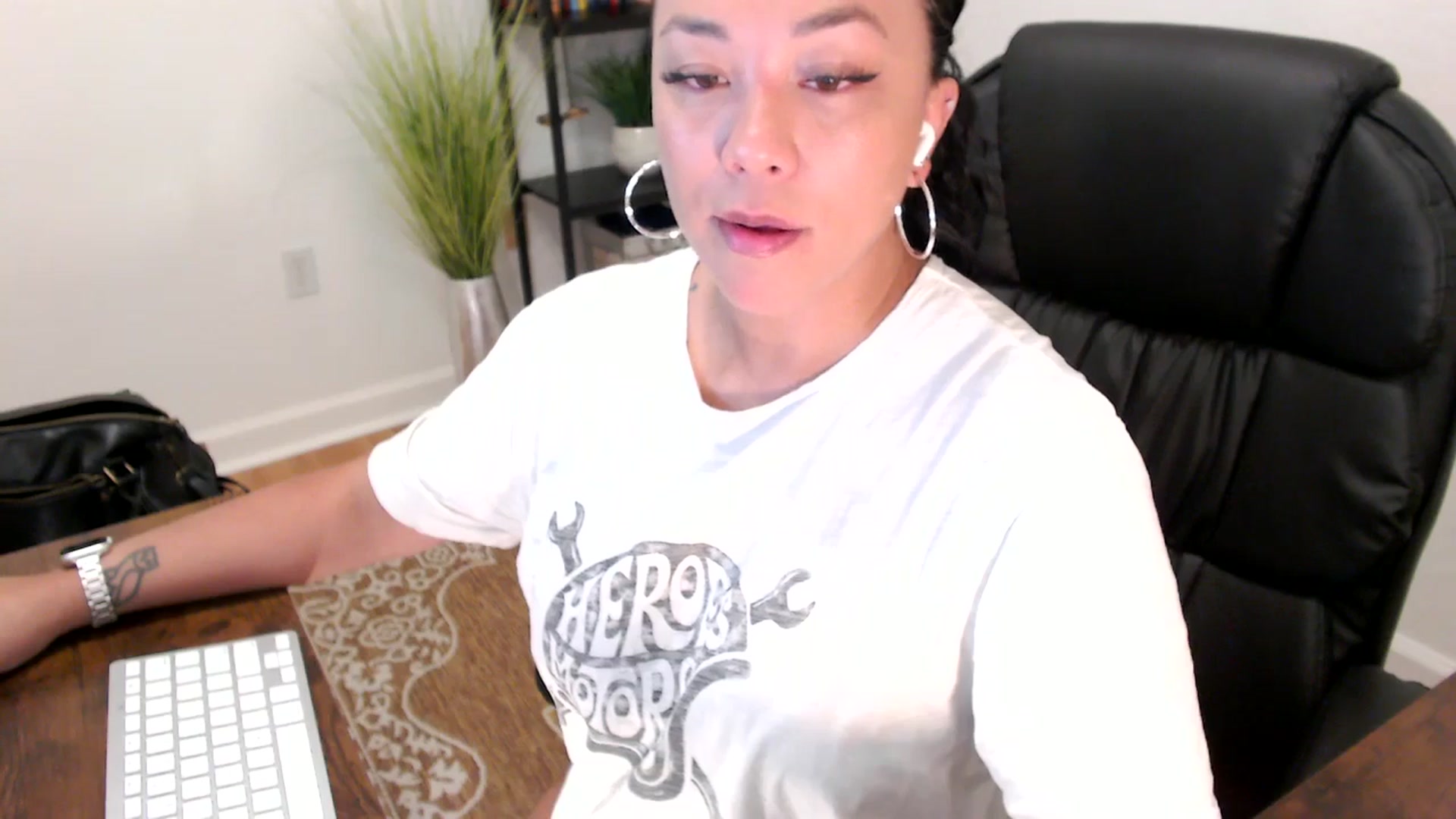 Gallery image thumbnail from MickaylaStar's myfreecams stream on, 05/19/2025, 15:20 image 12 of 20