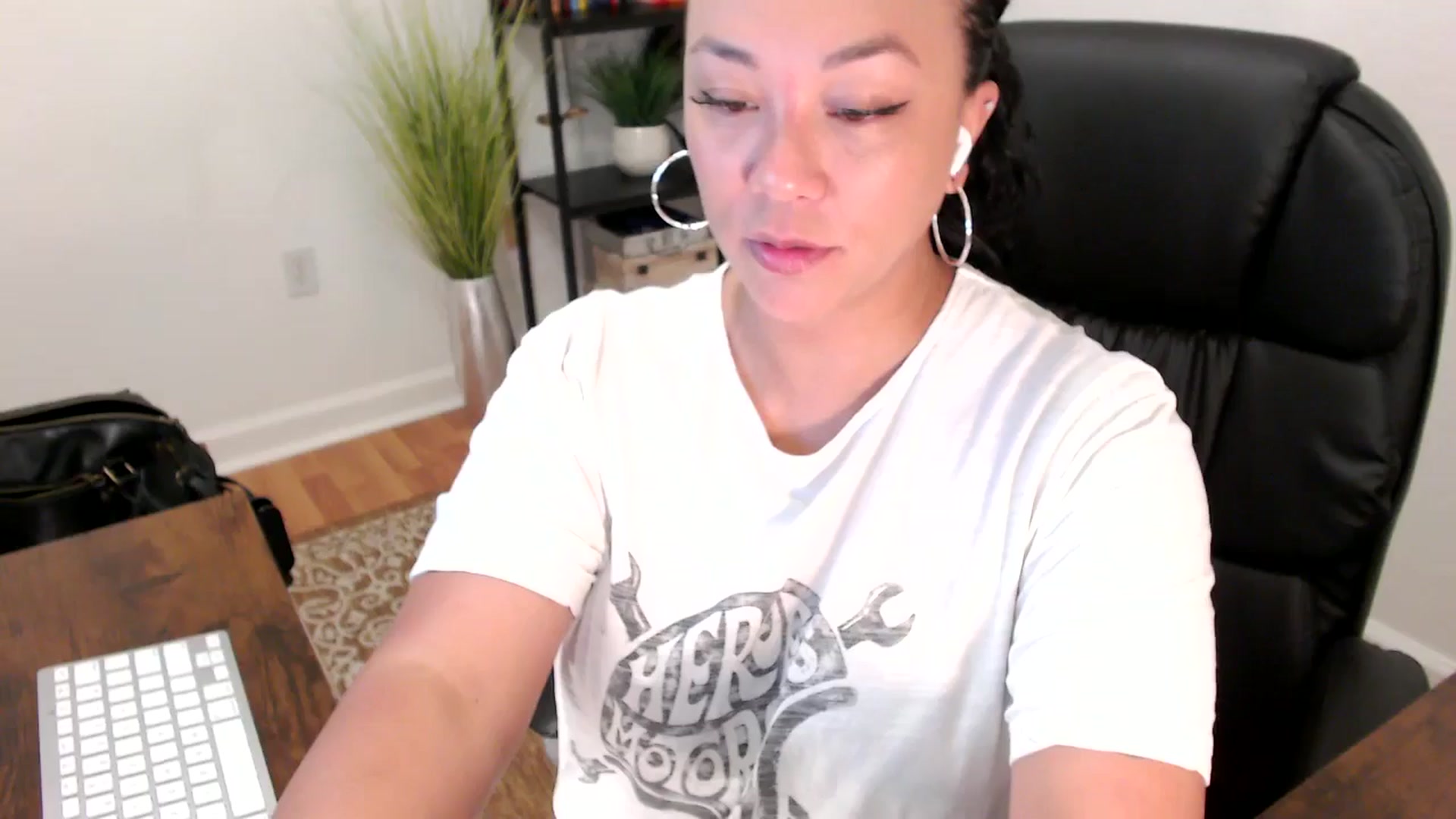 Gallery image thumbnail from MickaylaStar's myfreecams stream on, 05/19/2025, 15:20 image 11 of 20