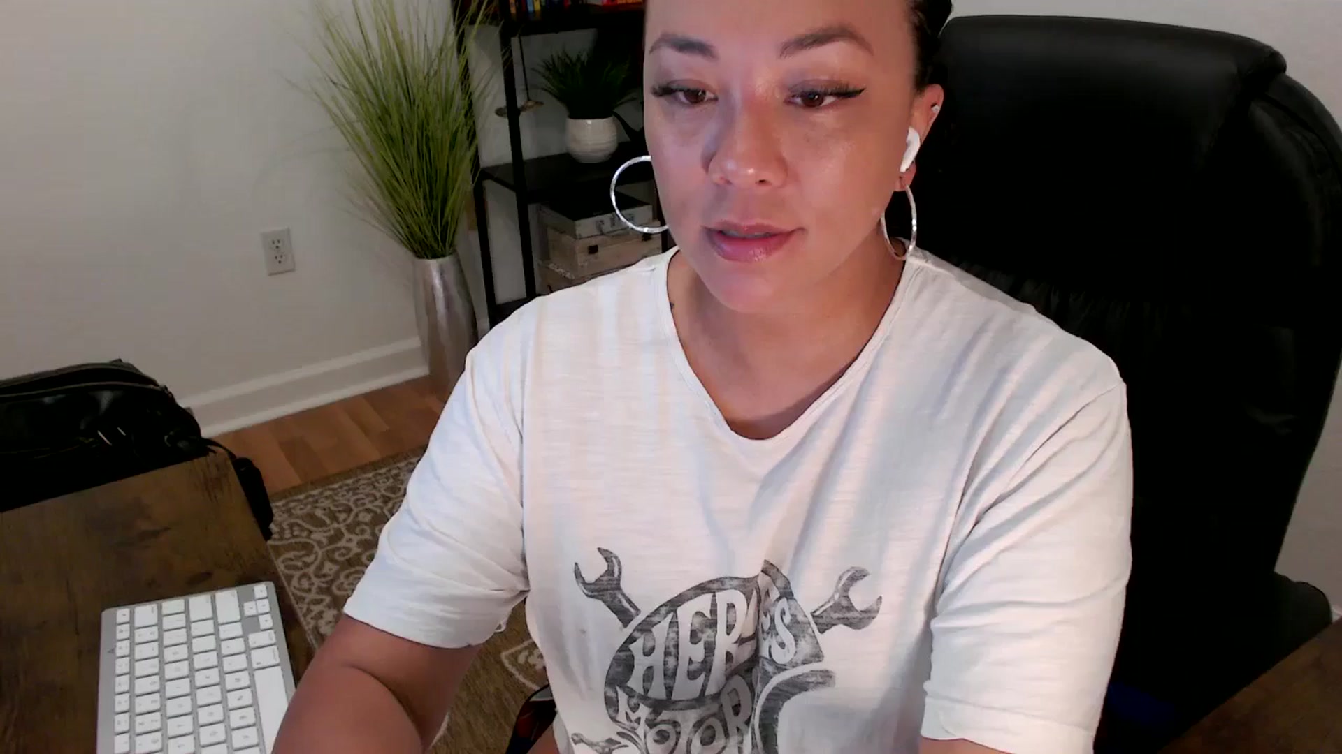 Gallery image thumbnail from MickaylaStar's myfreecams stream on, 05/19/2025, 15:20 image 18 of 20