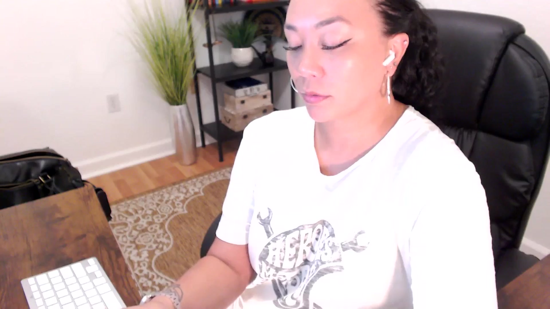Gallery image thumbnail from MickaylaStar's myfreecams stream on, 05/19/2025, 15:56 image 6 of 20