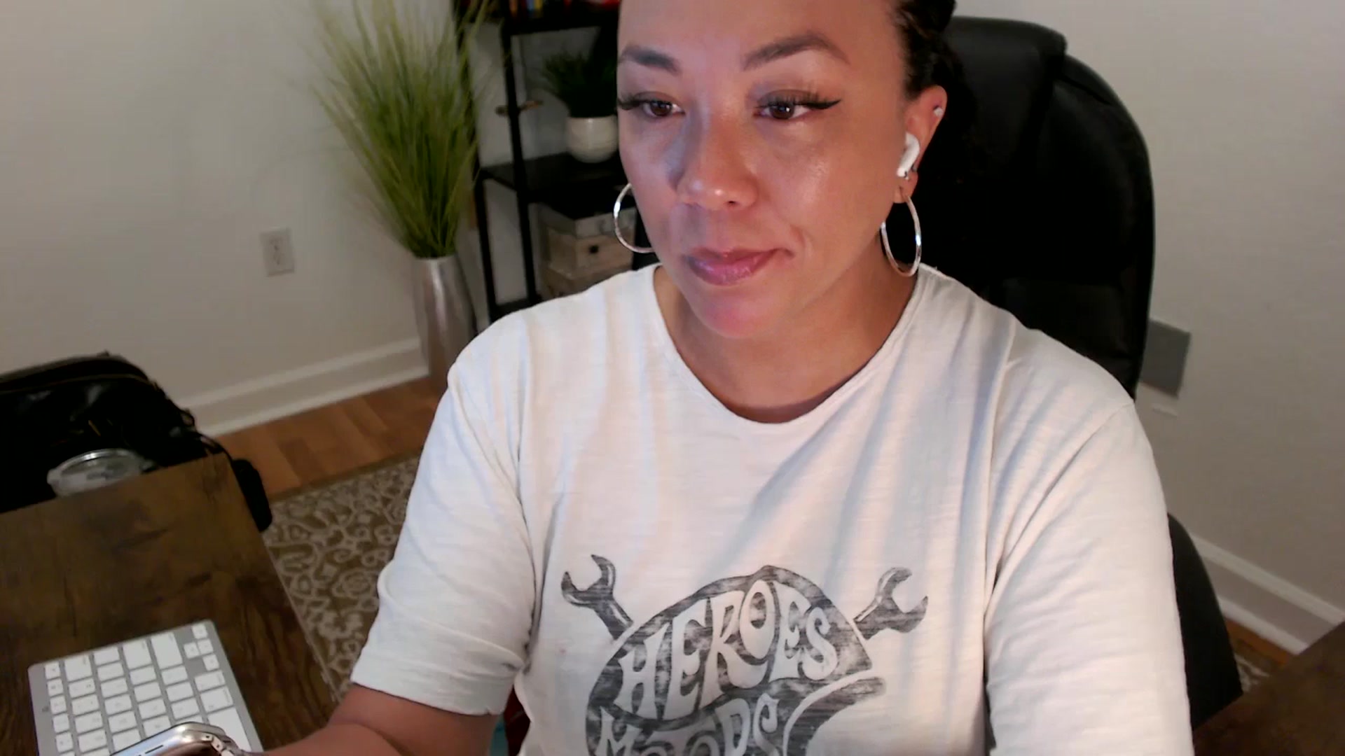 Gallery image thumbnail from MickaylaStar's myfreecams stream on, 05/19/2025, 15:56 image 18 of 20