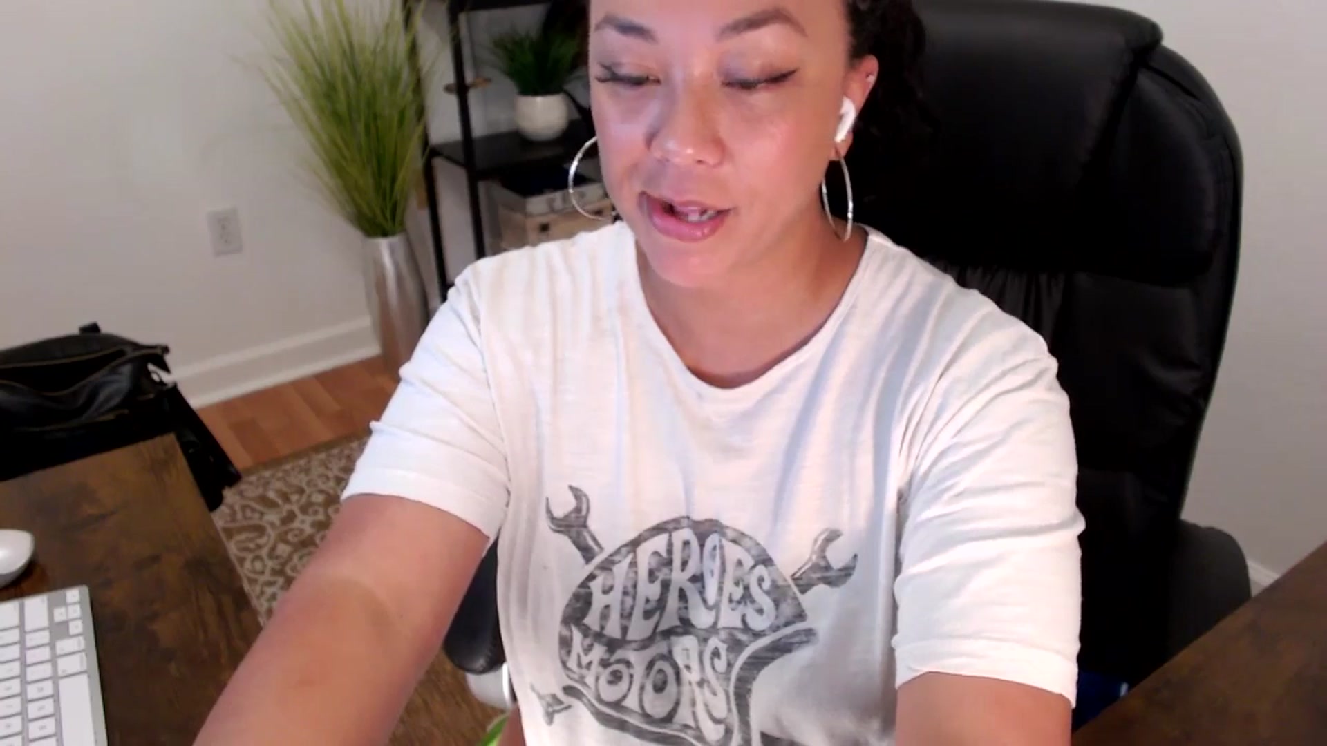Gallery image thumbnail from MickaylaStar's myfreecams stream on, 05/19/2025, 19:12 image 20 of 20