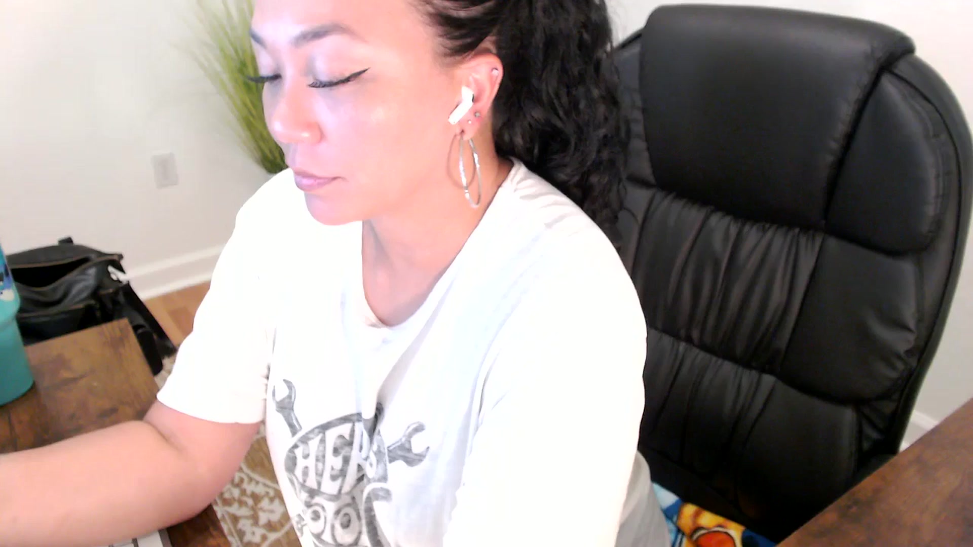 Gallery image thumbnail from MickaylaStar's myfreecams stream on, 05/19/2025, 19:12 image 1 of 20