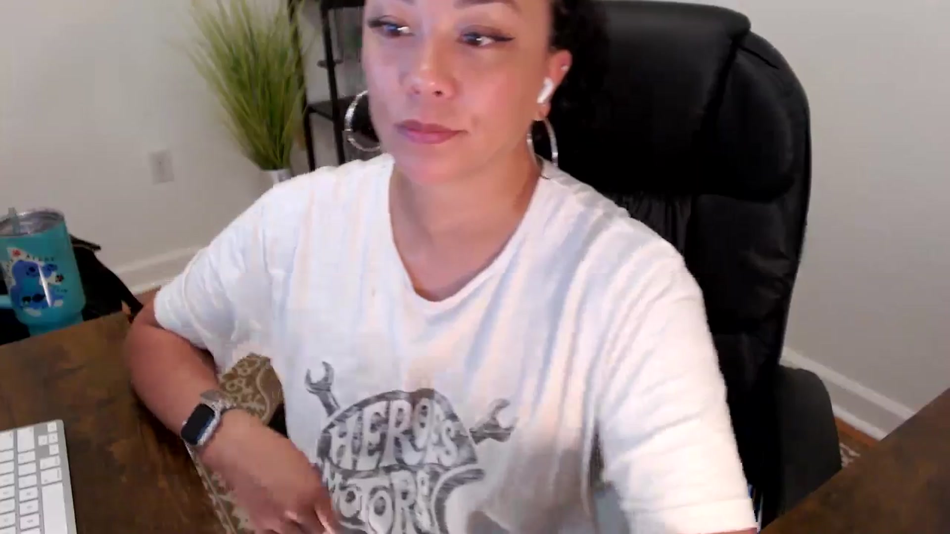 Gallery image thumbnail from MickaylaStar's myfreecams stream on, 05/19/2025, 19:45 image 7 of 20
