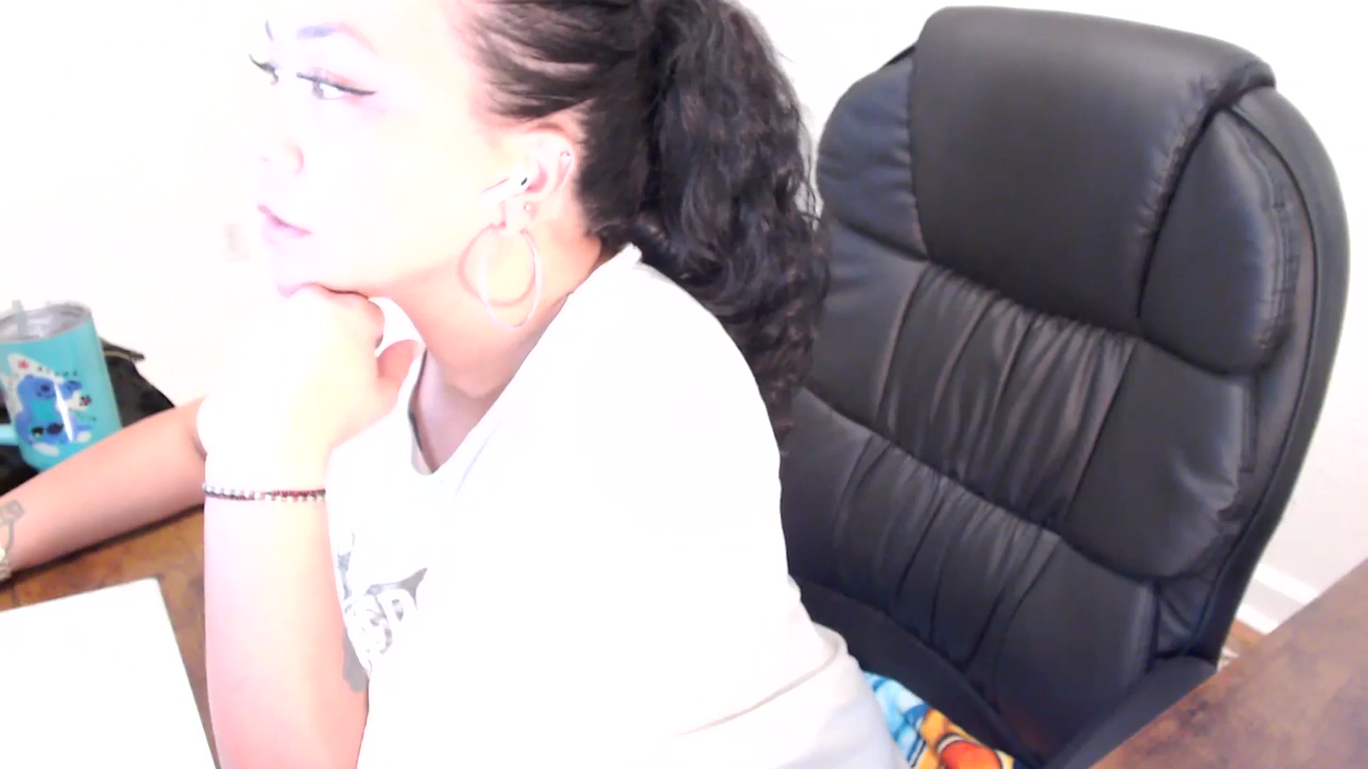 Gallery image thumbnail from MickaylaStar's myfreecams stream on, 05/19/2025, 19:45 image 12 of 20