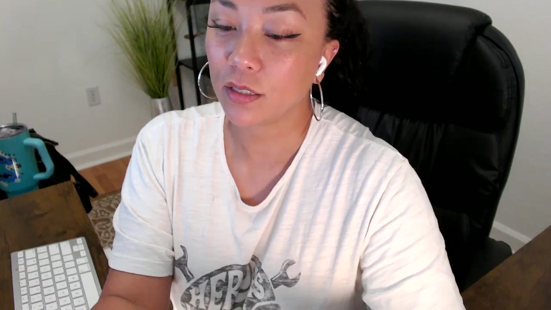 Gallery image thumbnail from MickaylaStar's myfreecams stream on, 05/19/2025, 20:26 image 6 of 20