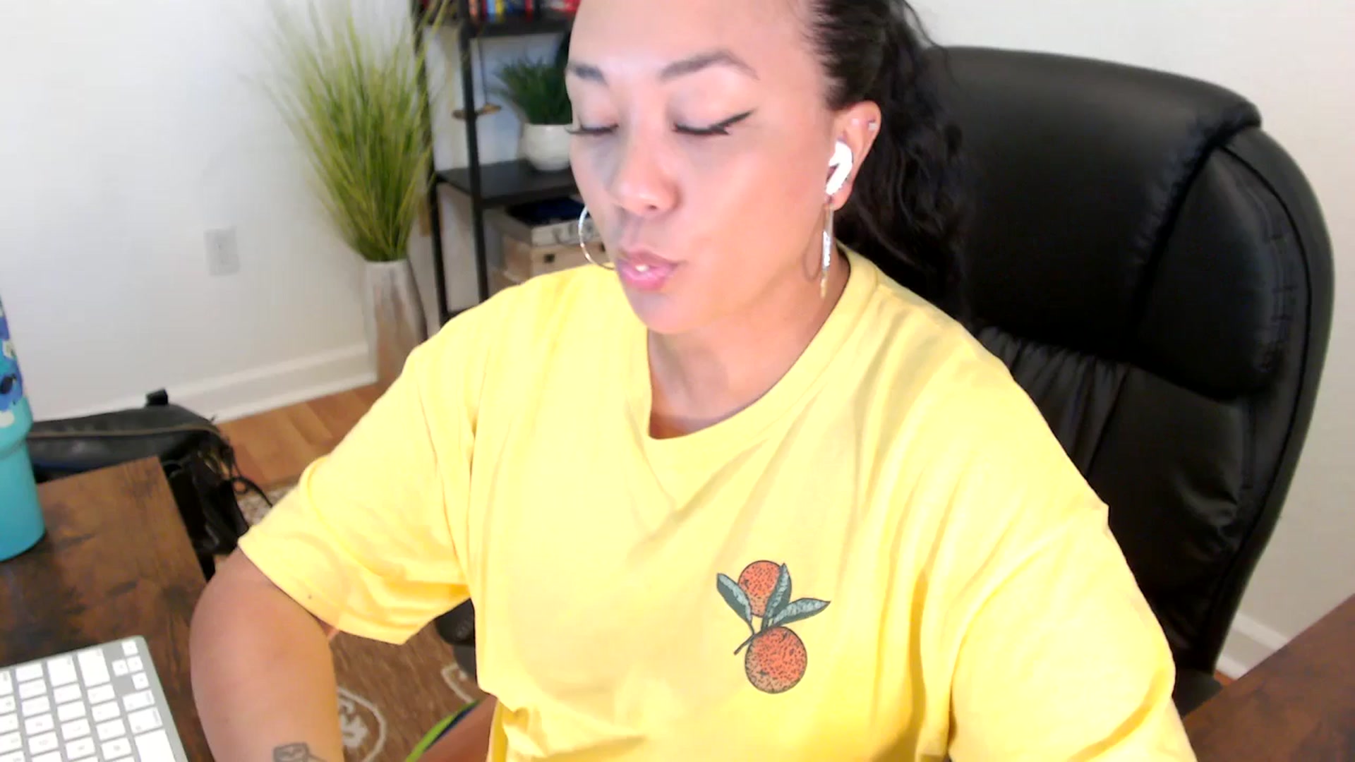 Gallery image thumbnail from MickaylaStar's myfreecams stream on, 05/20/2025, 16:09 image 11 of 20