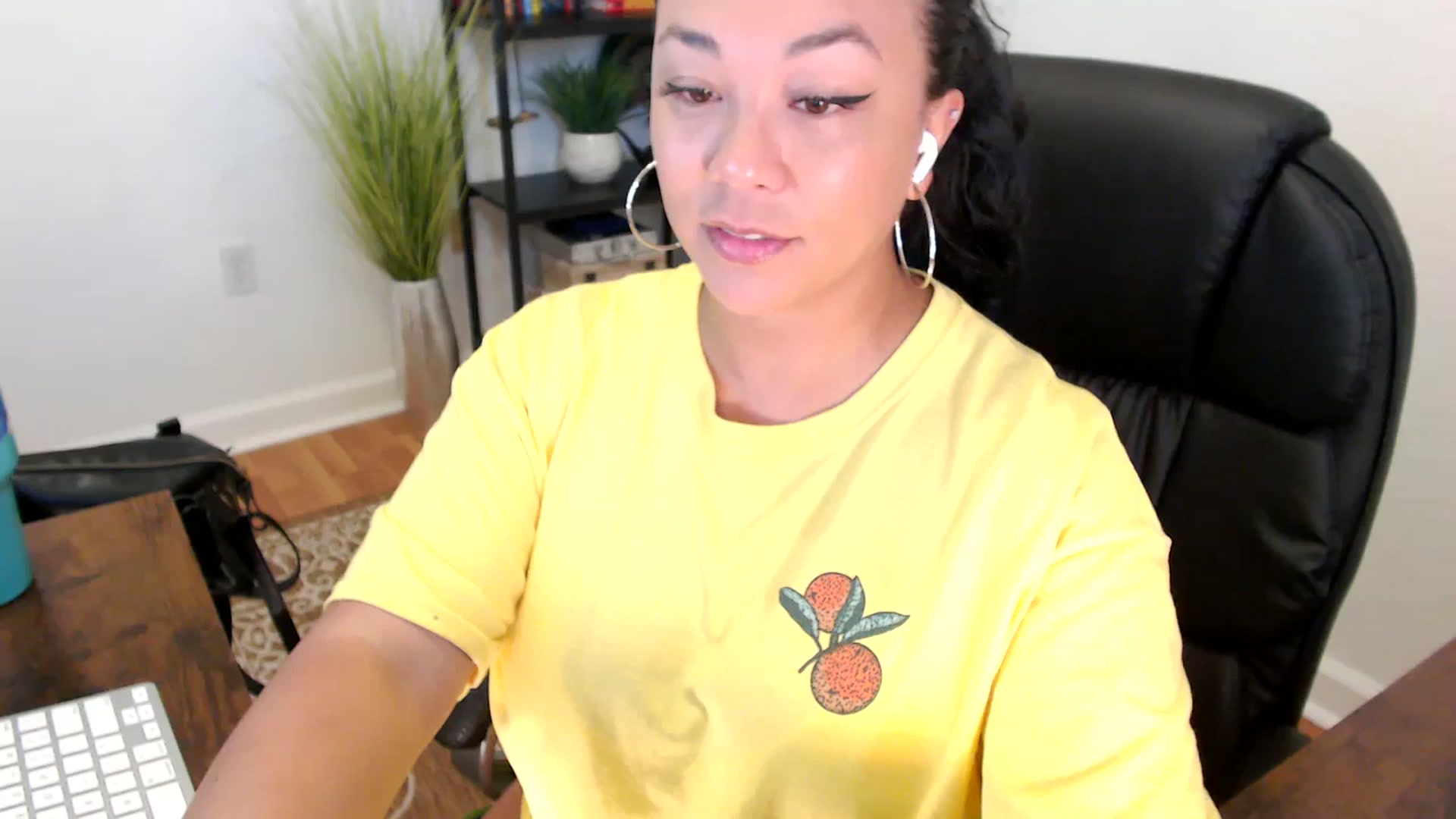 Gallery image thumbnail from MickaylaStar's myfreecams stream on, 05/20/2025, 16:09 image 3 of 20