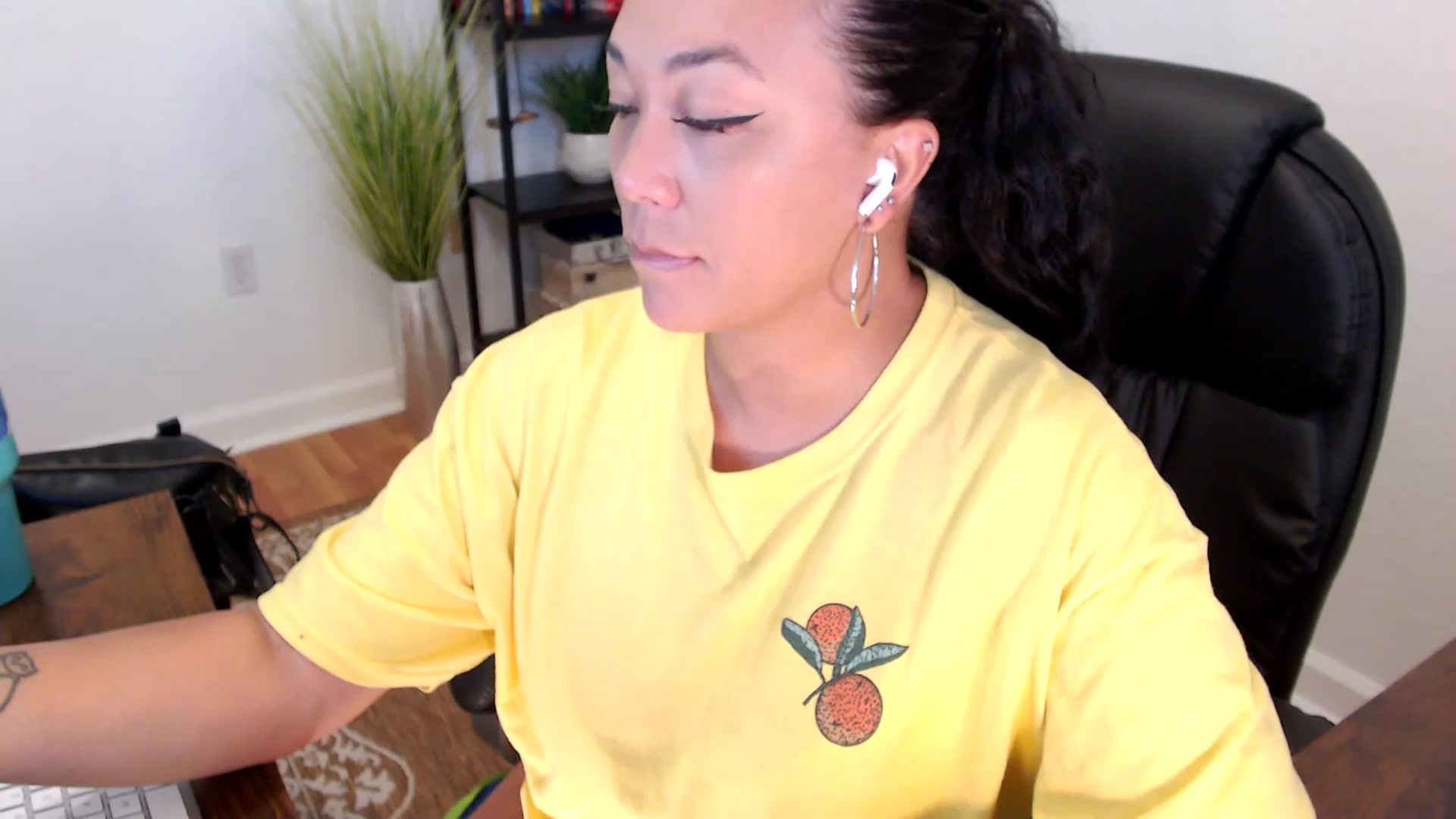 Gallery image thumbnail from MickaylaStar's myfreecams stream on, 05/20/2025, 16:09 image 6 of 20