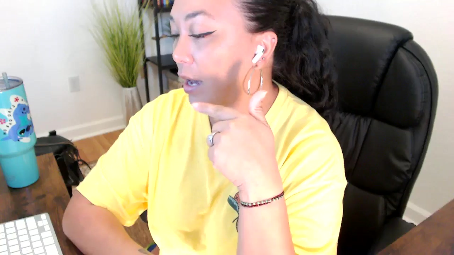 Gallery image thumbnail from MickaylaStar's myfreecams stream on, 05/20/2025, 16:09 image 18 of 20