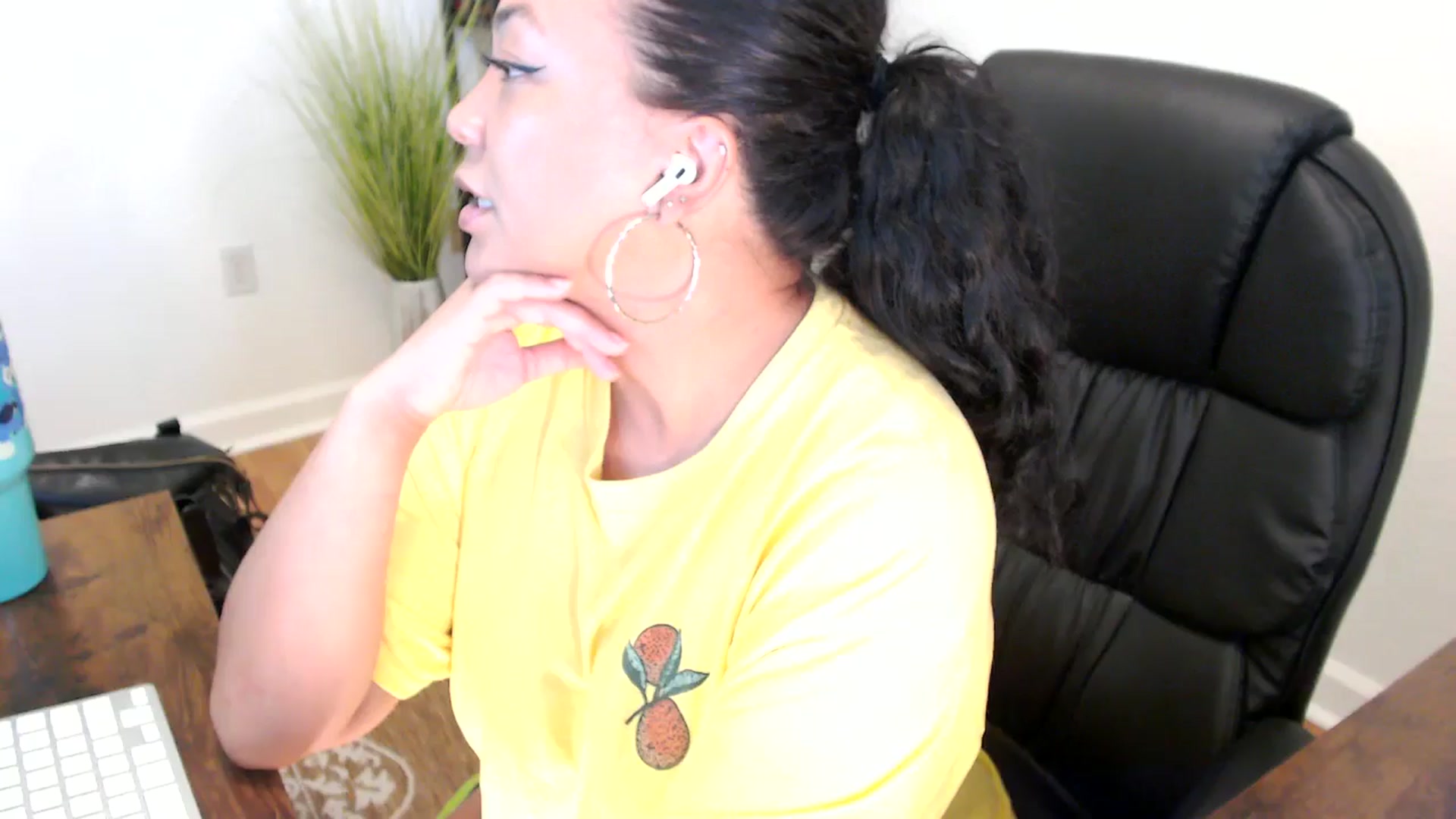 Gallery image thumbnail from MickaylaStar's myfreecams stream on, 05/20/2025, 16:09 image 10 of 20