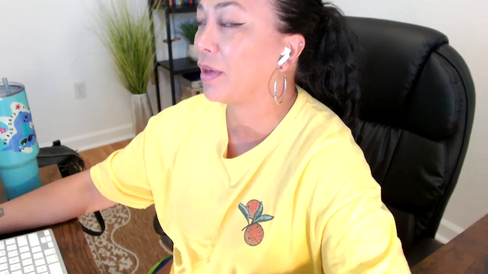 Gallery image thumbnail from MickaylaStar's myfreecams stream on, 05/20/2025, 16:09 image 20 of 20