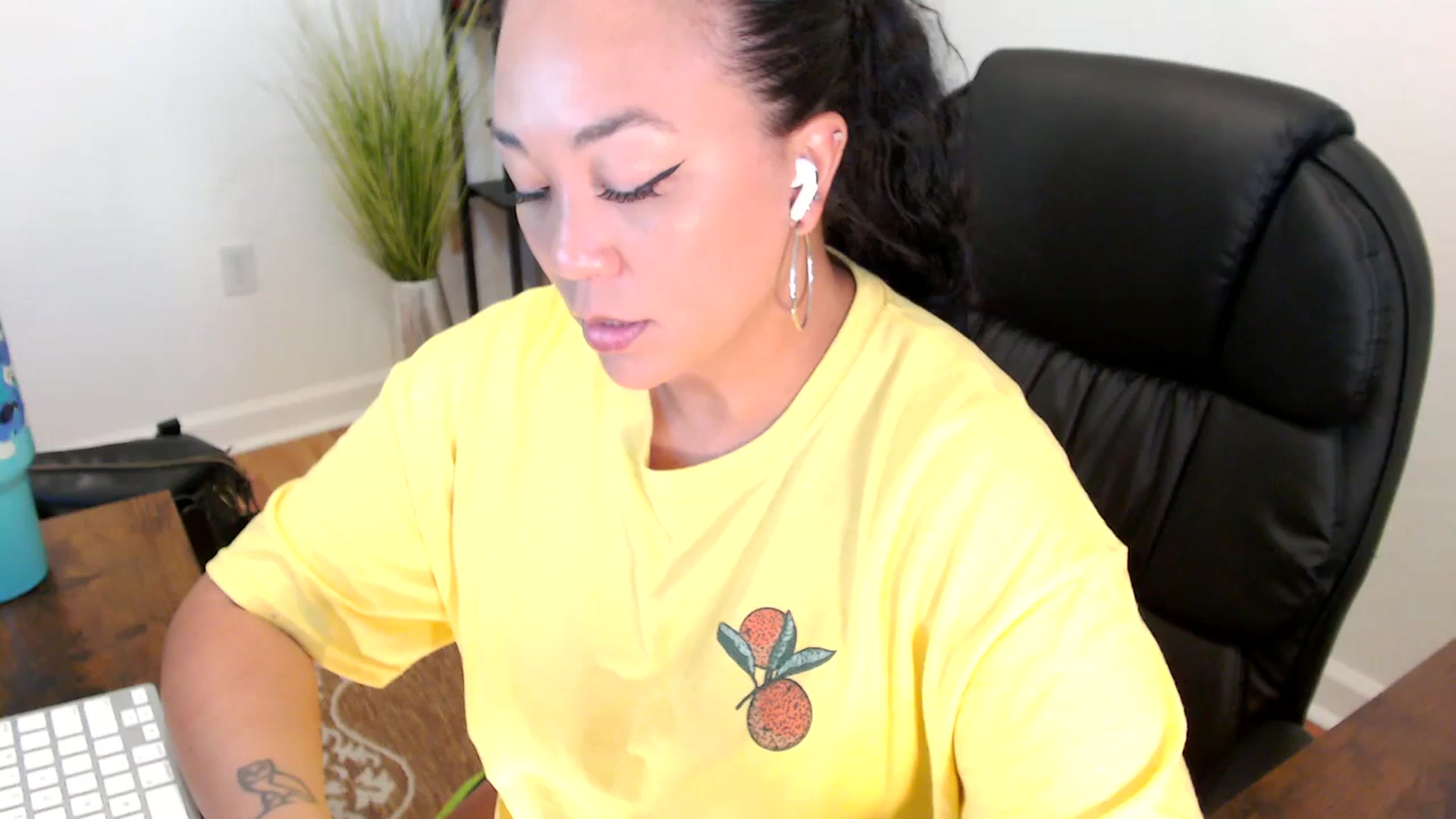 Gallery image thumbnail from MickaylaStar's myfreecams stream on, 05/20/2025, 16:09 image 12 of 20