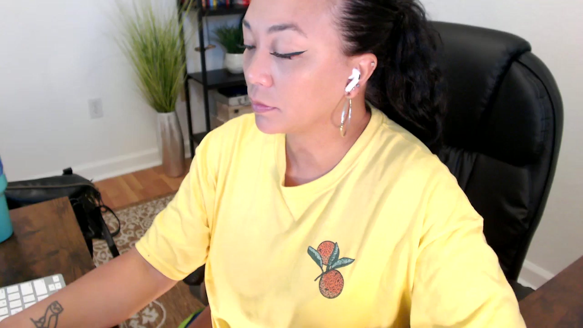 Gallery image thumbnail from MickaylaStar's myfreecams stream on, 05/20/2025, 16:09 image 5 of 20