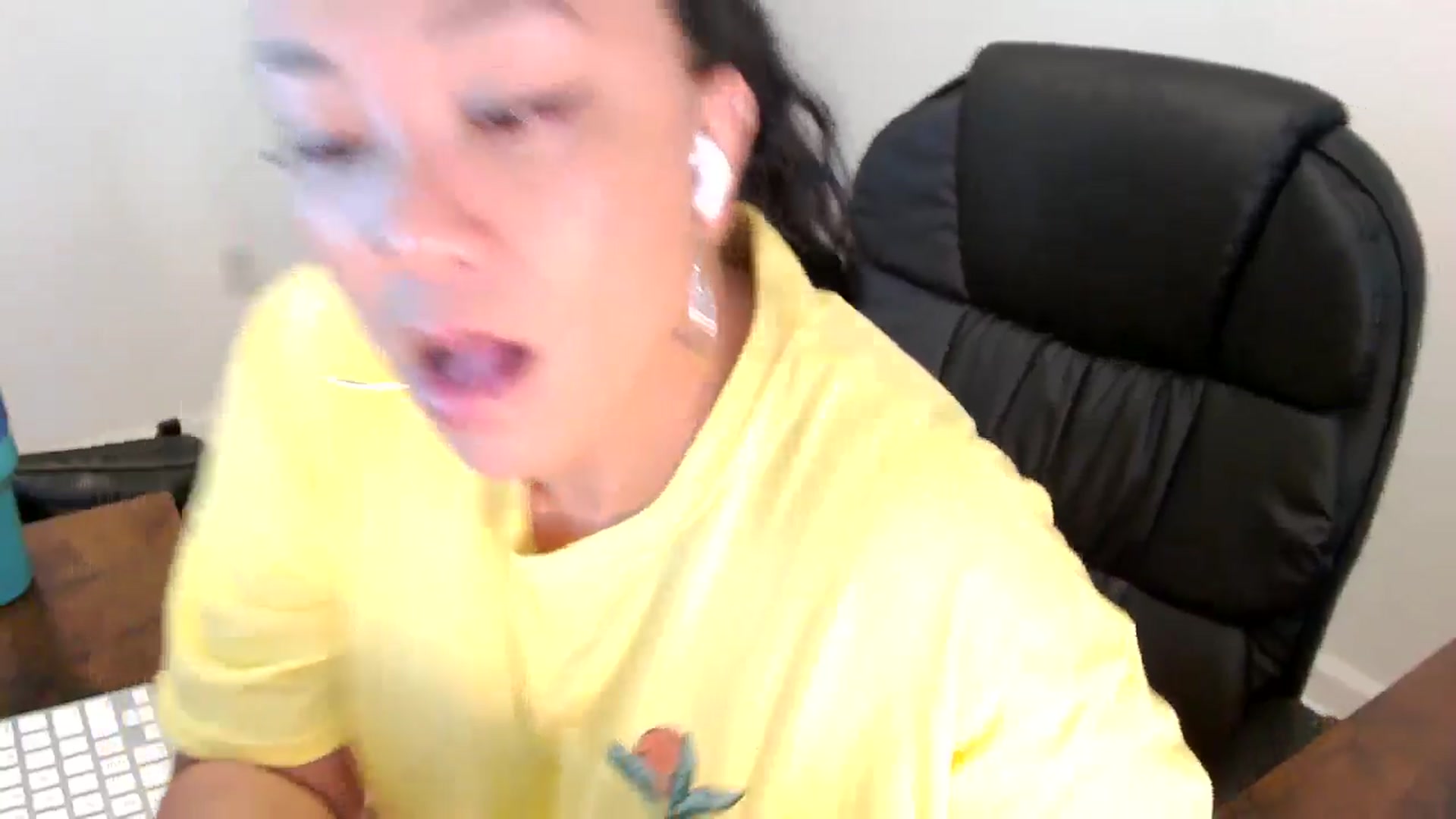 Gallery image thumbnail from MickaylaStar's myfreecams stream on, 05/20/2025, 16:09 image 4 of 20