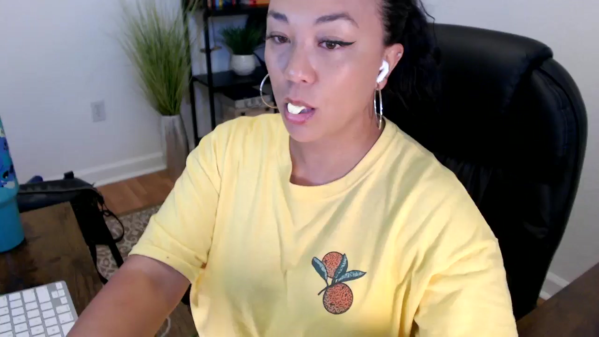 Gallery image thumbnail from MickaylaStar's myfreecams stream on, 05/20/2025, 16:09 image 1 of 20