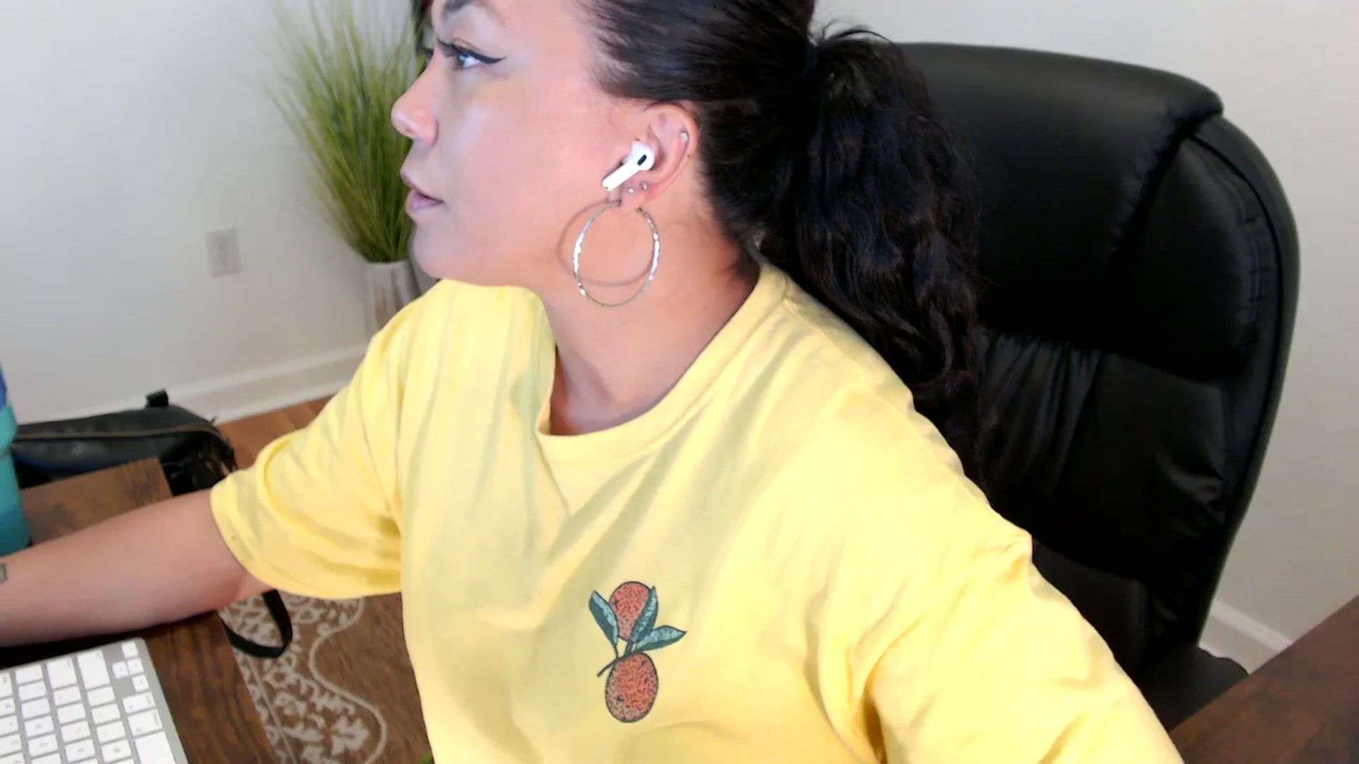 Gallery image thumbnail from MickaylaStar's myfreecams stream on, 05/20/2025, 16:09 image 8 of 20