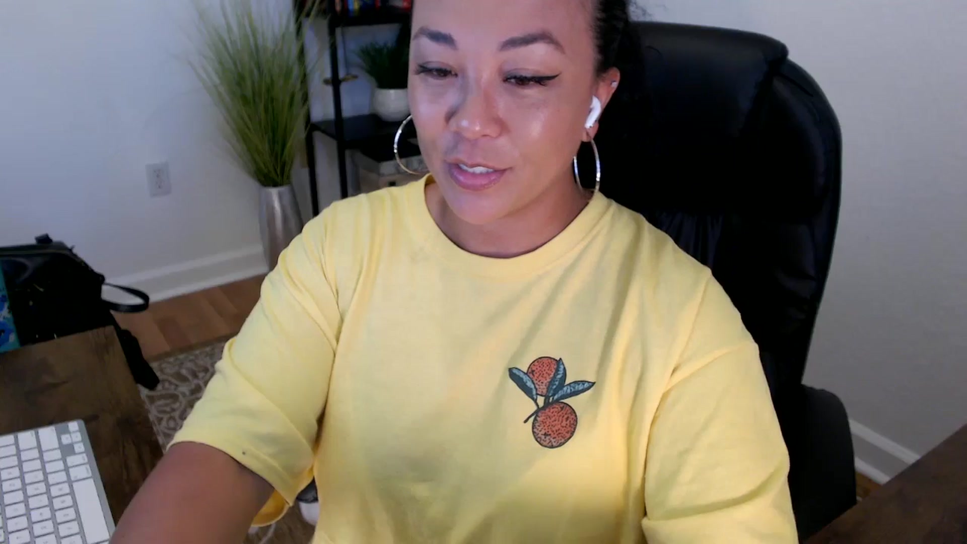 Gallery image thumbnail from MickaylaStar's myfreecams stream on, 05/20/2025, 17:03 image 19 of 20