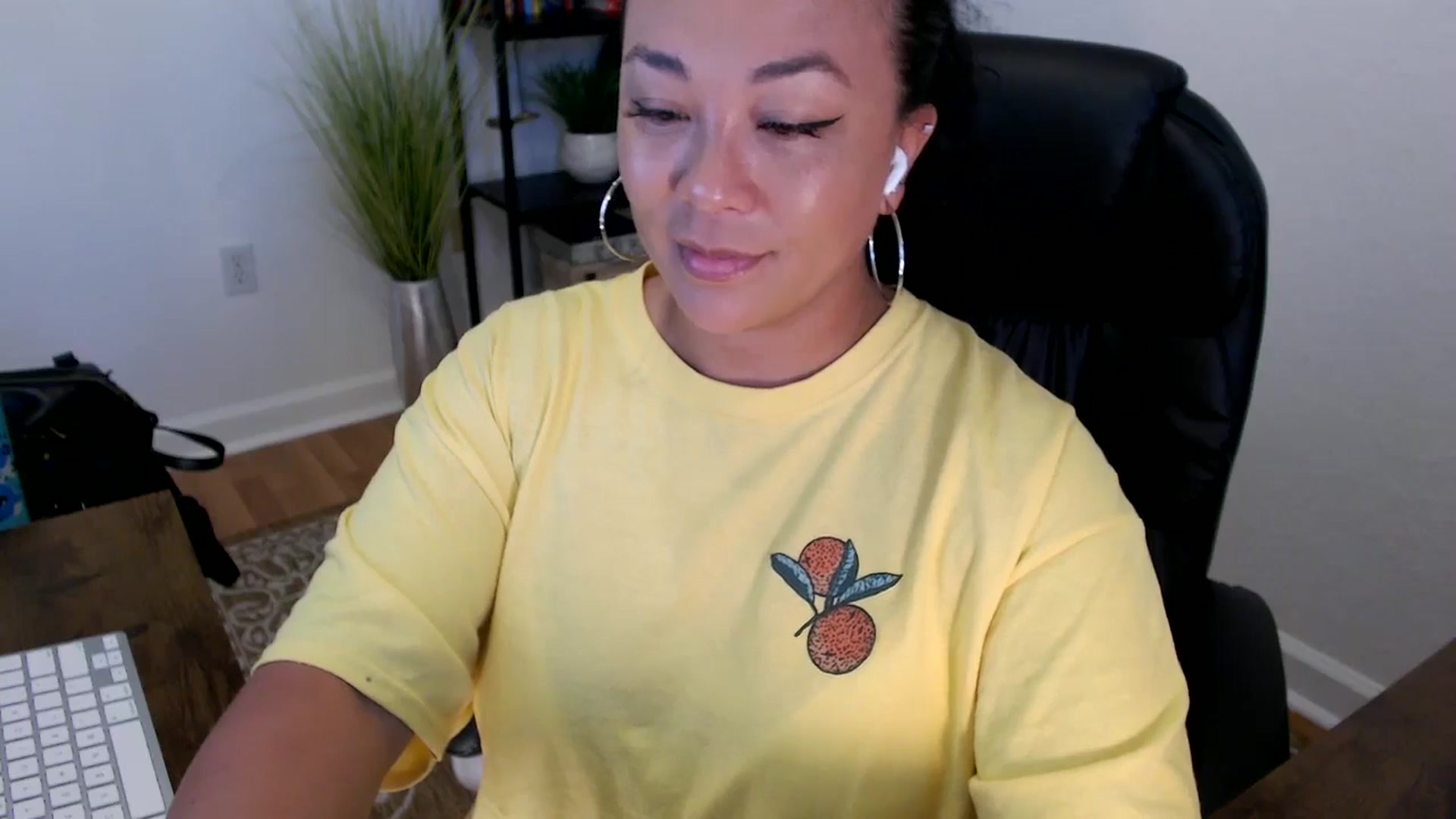 Gallery image thumbnail from MickaylaStar's myfreecams stream on, 05/20/2025, 17:03 image 18 of 20