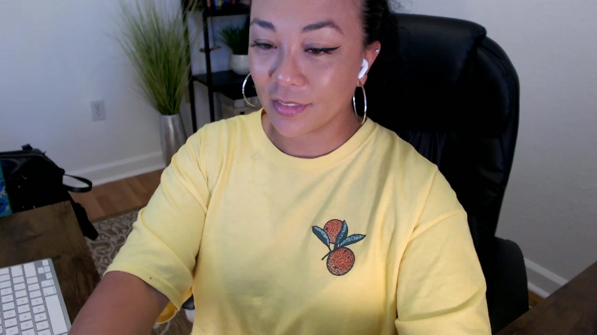 Gallery image thumbnail from MickaylaStar's myfreecams stream on, 05/20/2025, 17:03 image 20 of 20