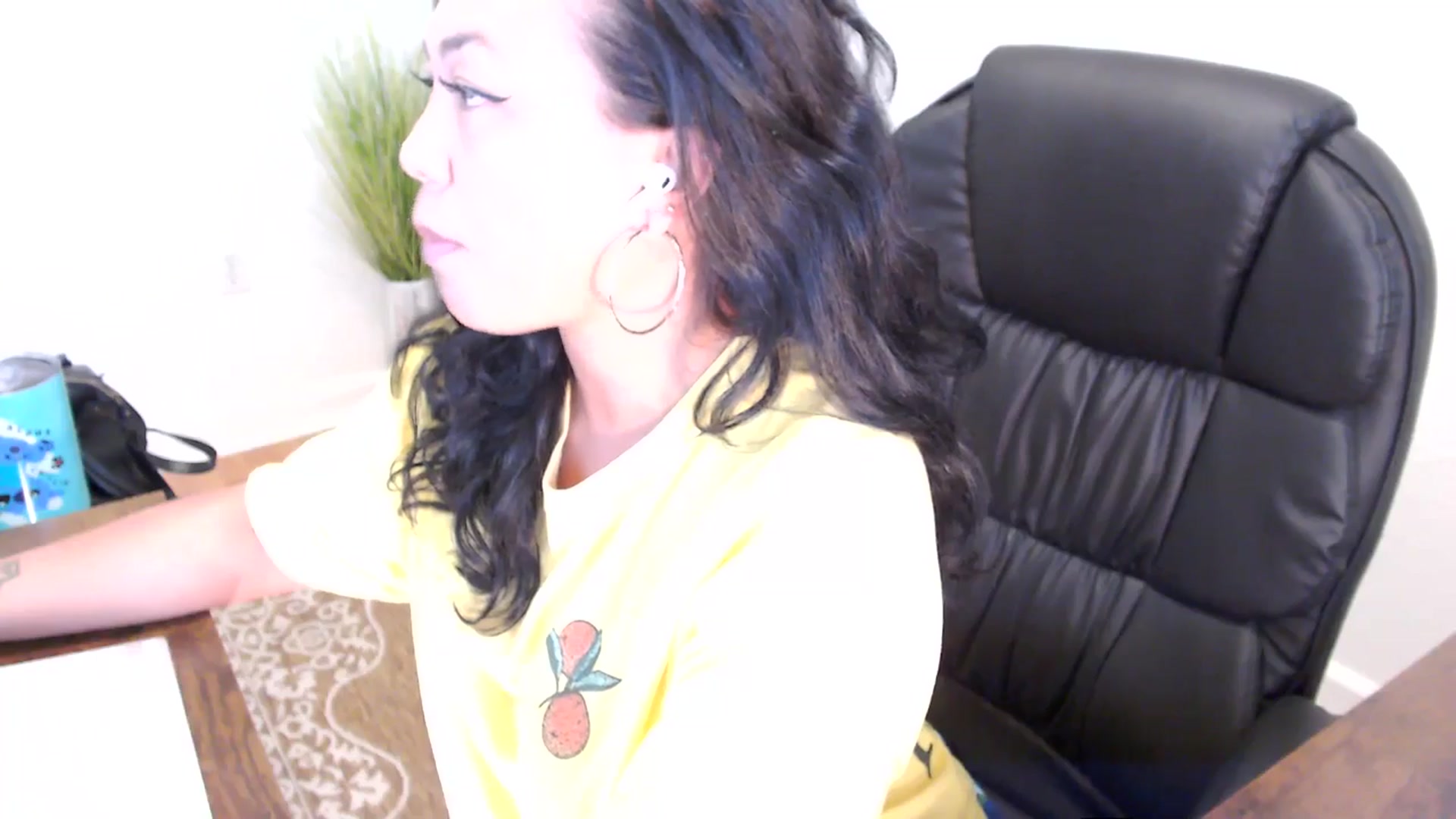 Gallery image thumbnail from MickaylaStar's myfreecams stream on, 05/20/2025, 17:56 image 20 of 20
