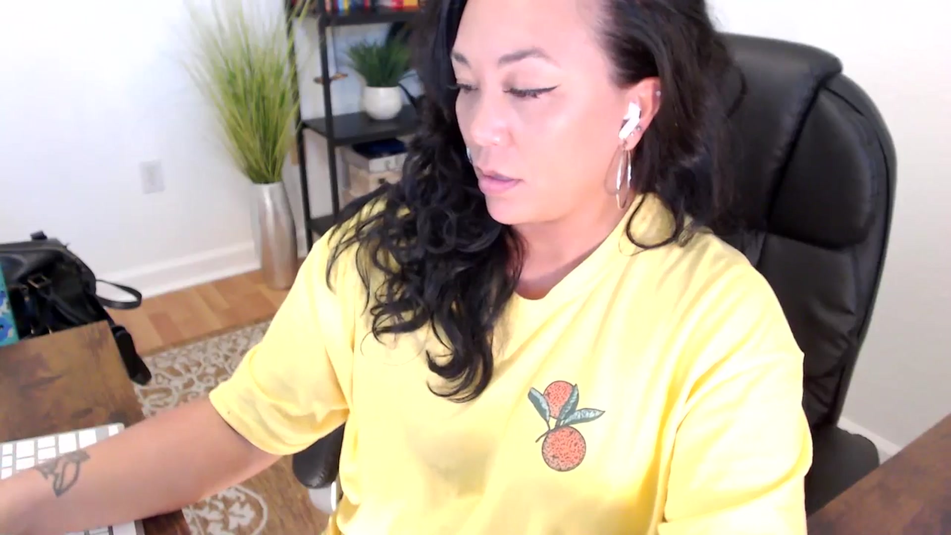 Gallery image thumbnail from MickaylaStar's myfreecams stream on, 05/20/2025, 17:56 image 15 of 20