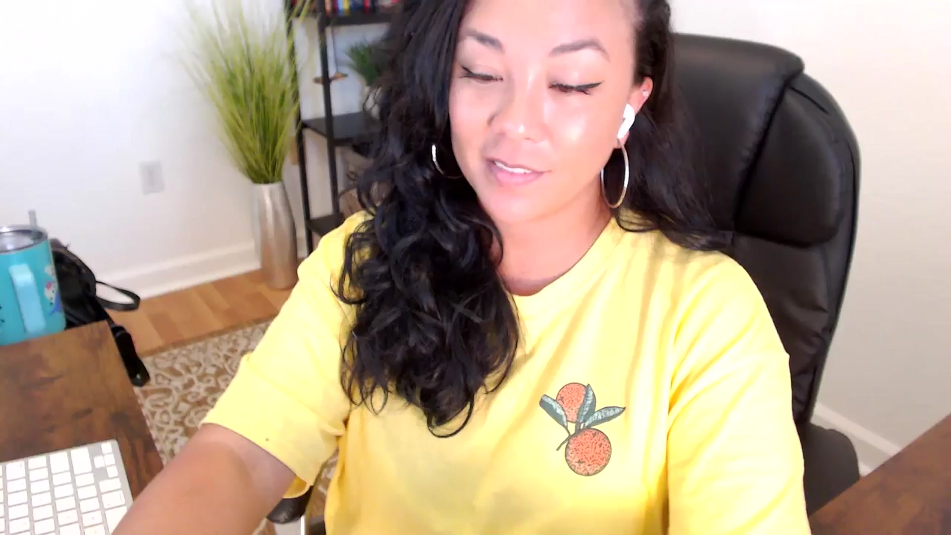 Gallery image thumbnail from MickaylaStar's myfreecams stream on, 05/20/2025, 19:47 image 9 of 20