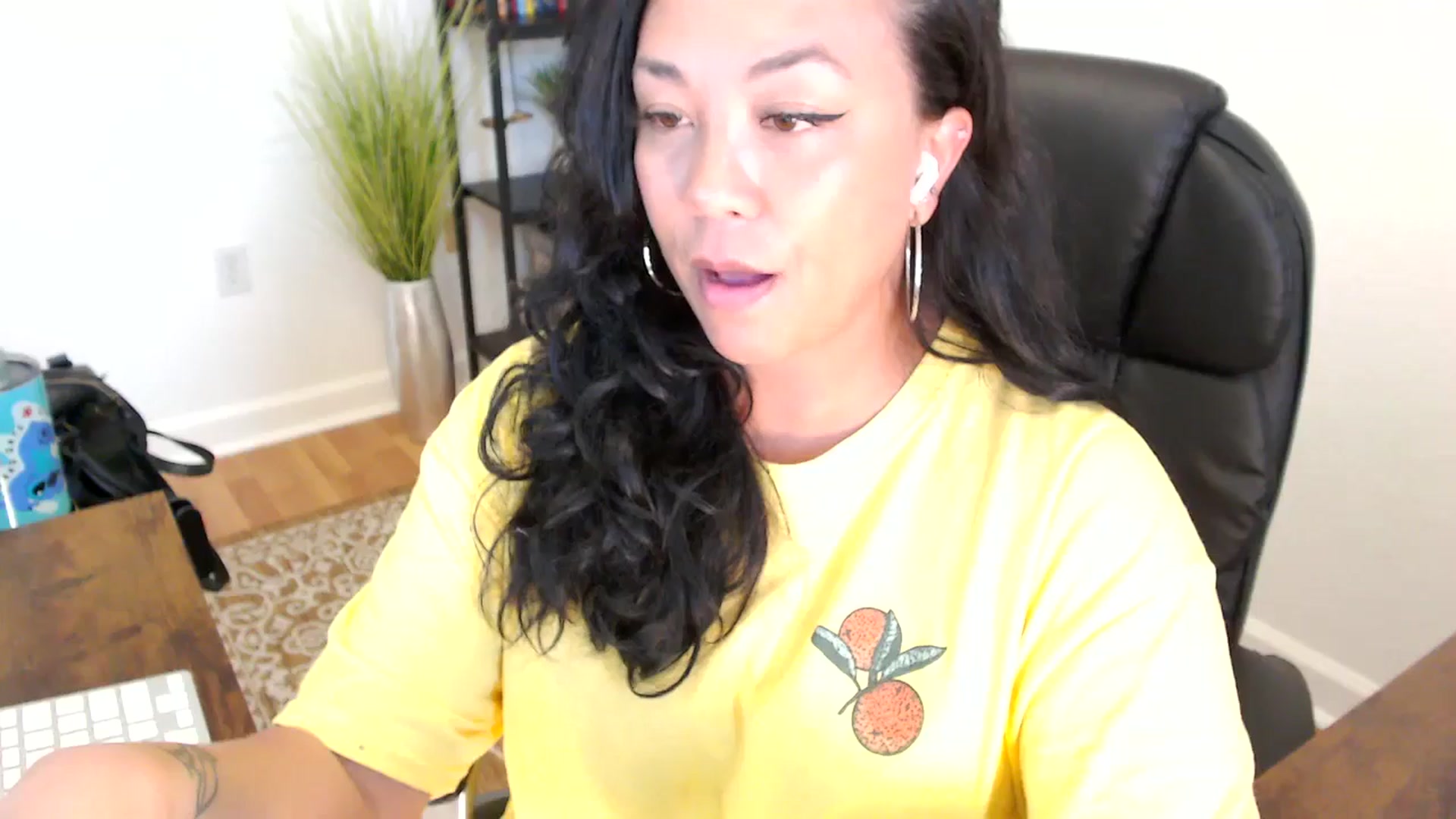 Gallery image thumbnail from MickaylaStar's myfreecams stream on, 05/20/2025, 19:47 image 3 of 20