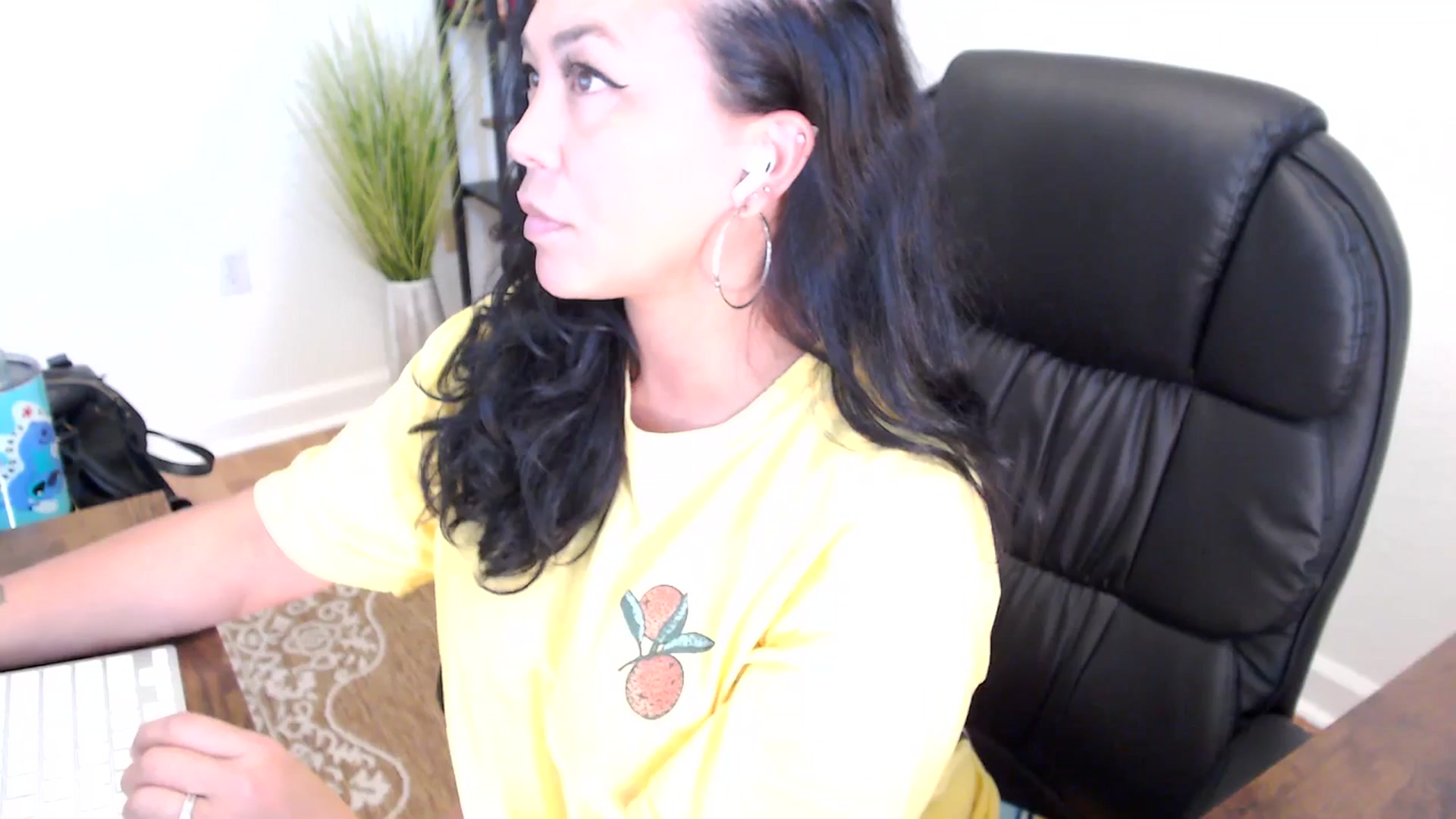Gallery image thumbnail from MickaylaStar's myfreecams stream on, 05/20/2025, 19:47 image 2 of 20