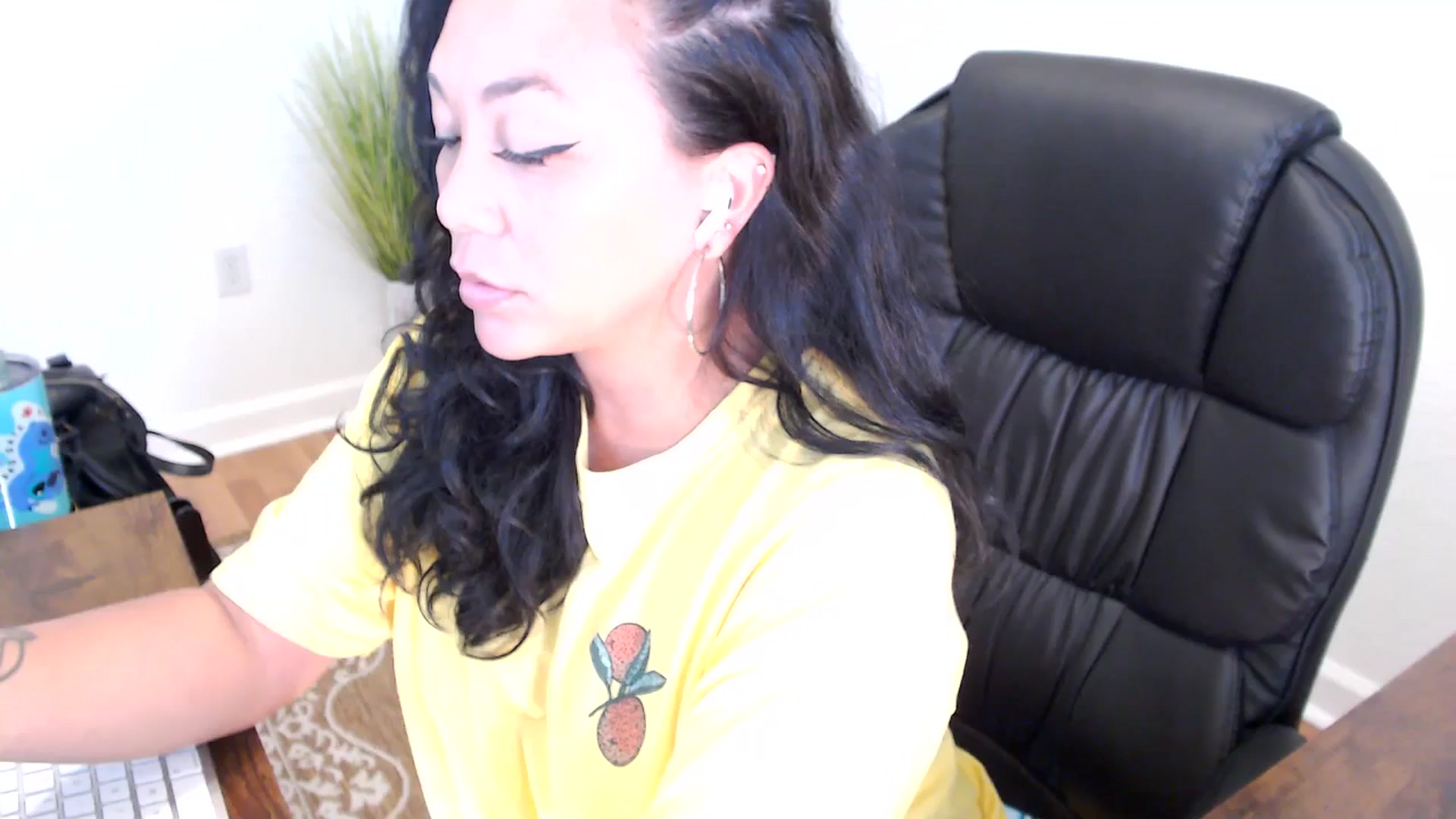 Gallery image thumbnail from MickaylaStar's myfreecams stream on, 05/20/2025, 19:47 image 6 of 20