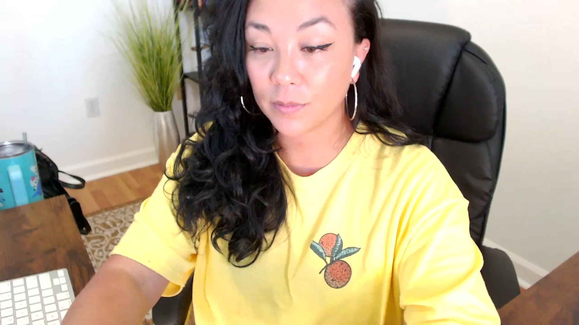 Gallery image thumbnail from MickaylaStar's myfreecams stream on, 05/20/2025, 19:47 image 18 of 20
