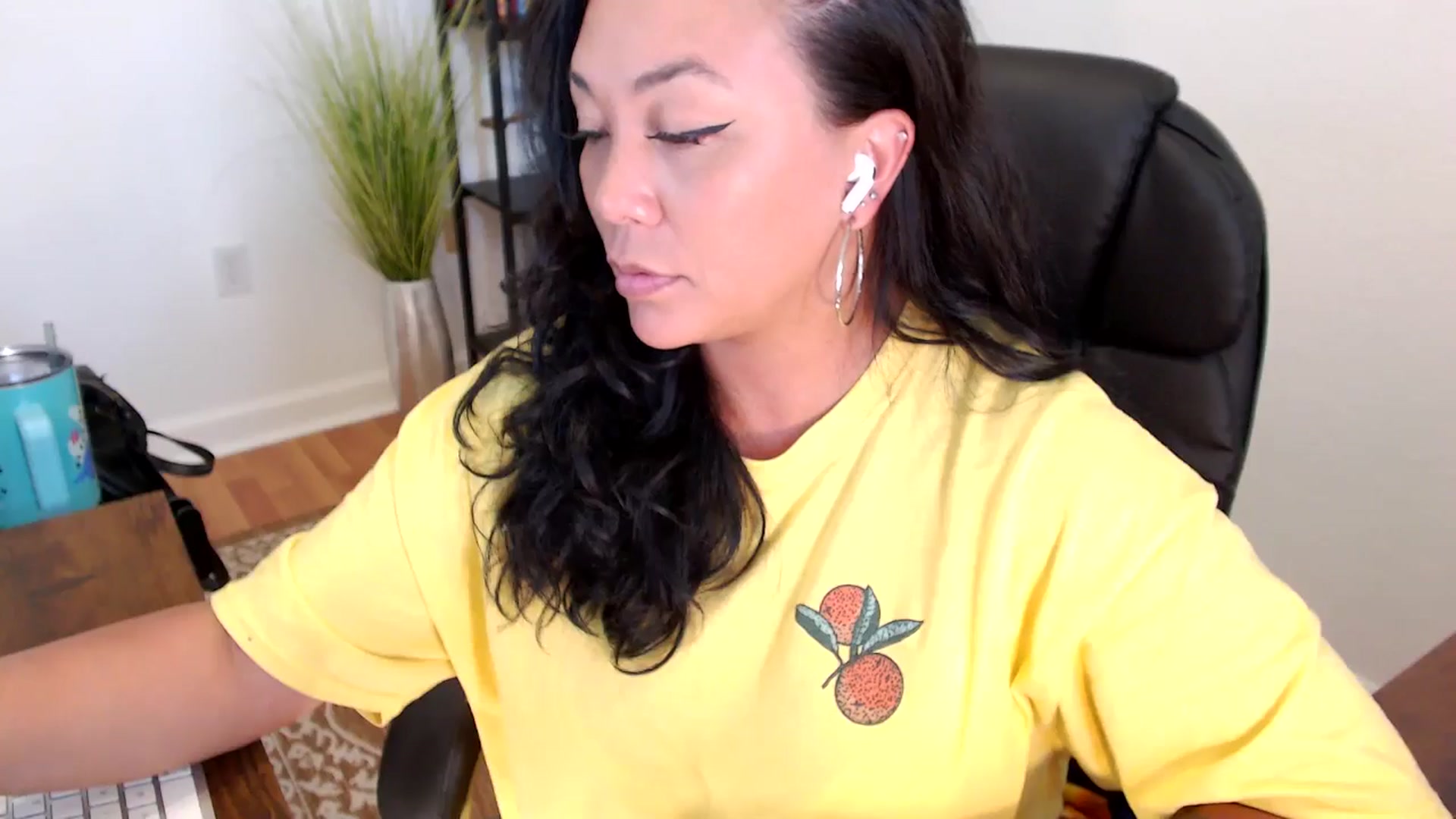 Gallery image thumbnail from MickaylaStar's myfreecams stream on, 05/20/2025, 19:47 image 12 of 20