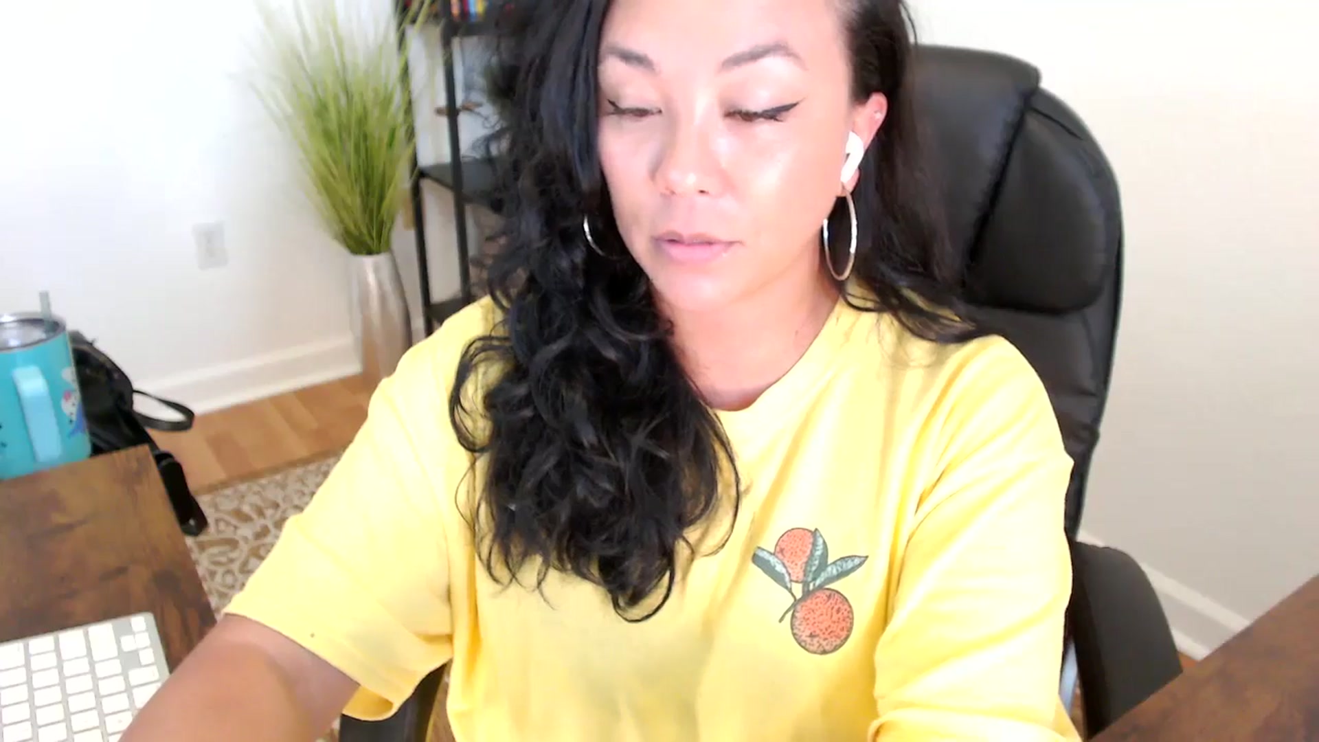 Gallery image thumbnail from MickaylaStar's myfreecams stream on, 05/20/2025, 19:47 image 14 of 20