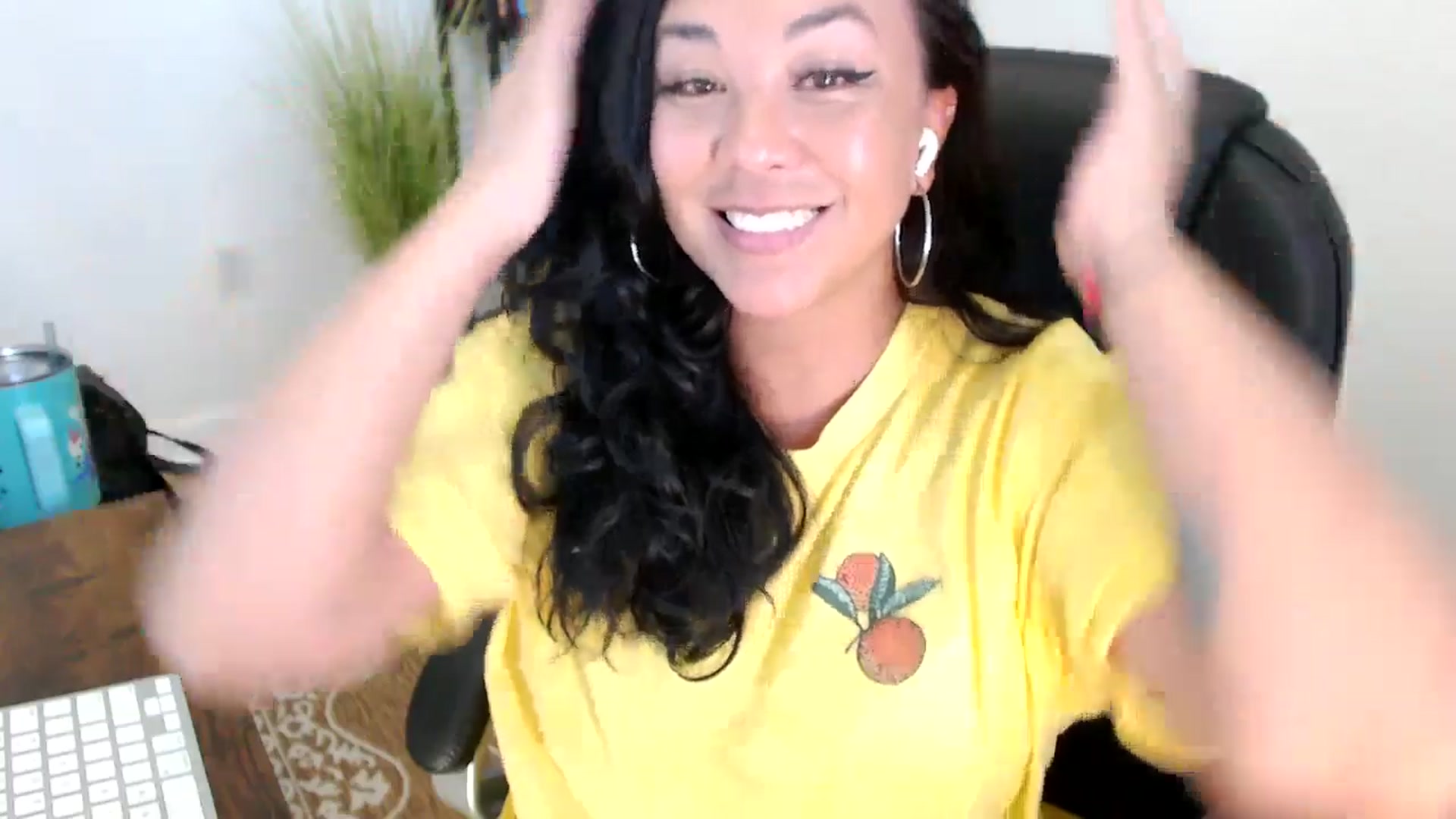 Gallery image thumbnail from MickaylaStar's myfreecams stream on, 05/20/2025, 19:47 image 10 of 20