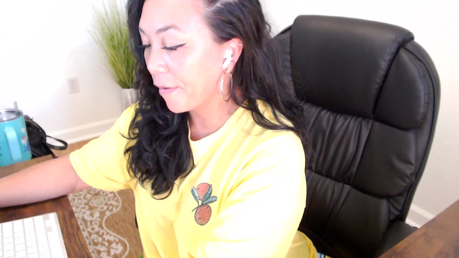 Gallery image thumbnail from MickaylaStar's myfreecams stream on, 05/20/2025, 19:47 image 11 of 20