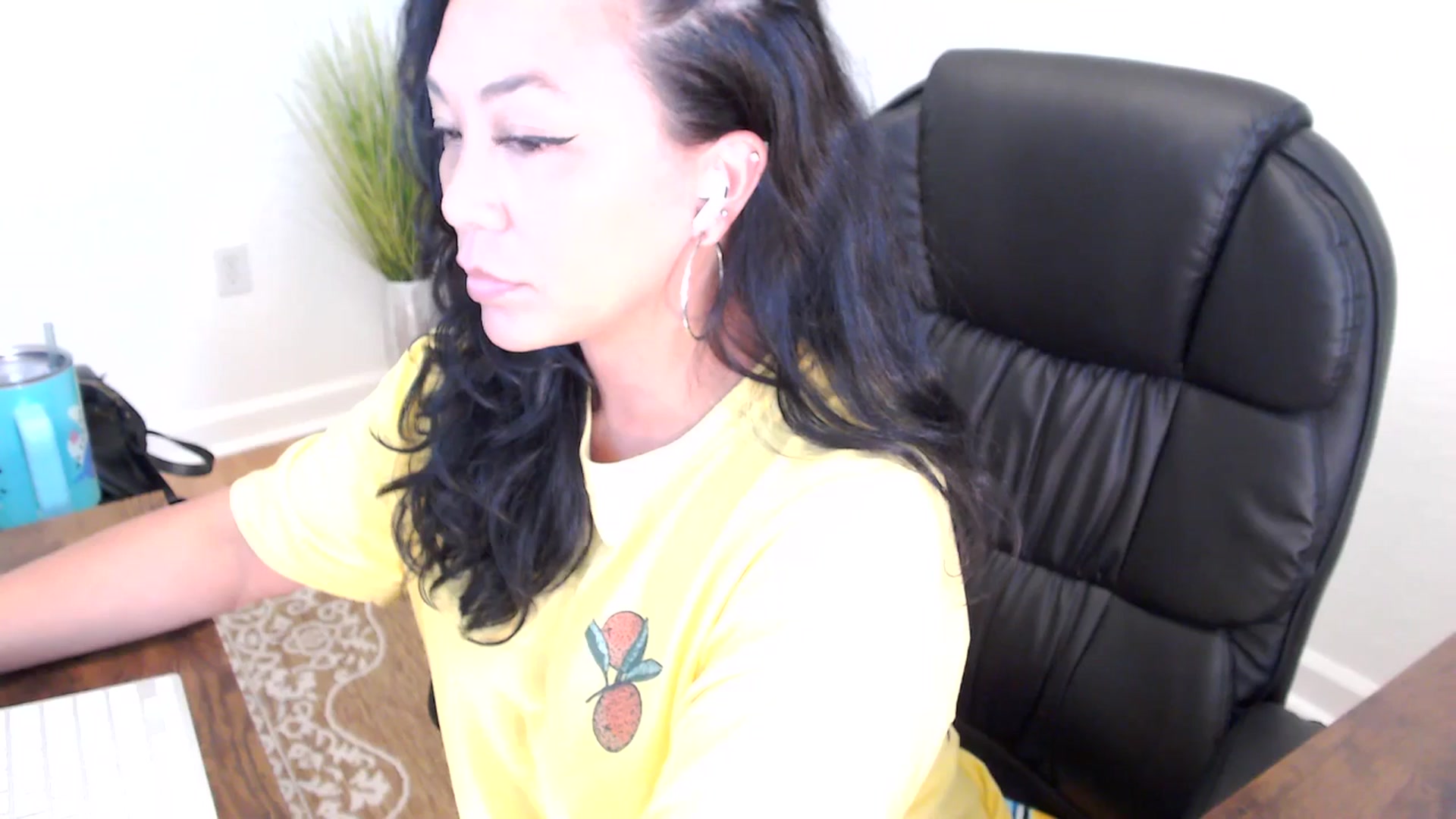 Gallery image thumbnail from MickaylaStar's myfreecams stream on, 05/20/2025, 19:47 image 7 of 20