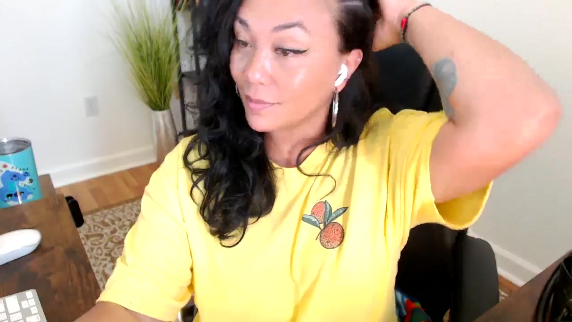 Gallery image thumbnail from MickaylaStar's myfreecams stream on, 05/20/2025, 21:12 image 5 of 20
