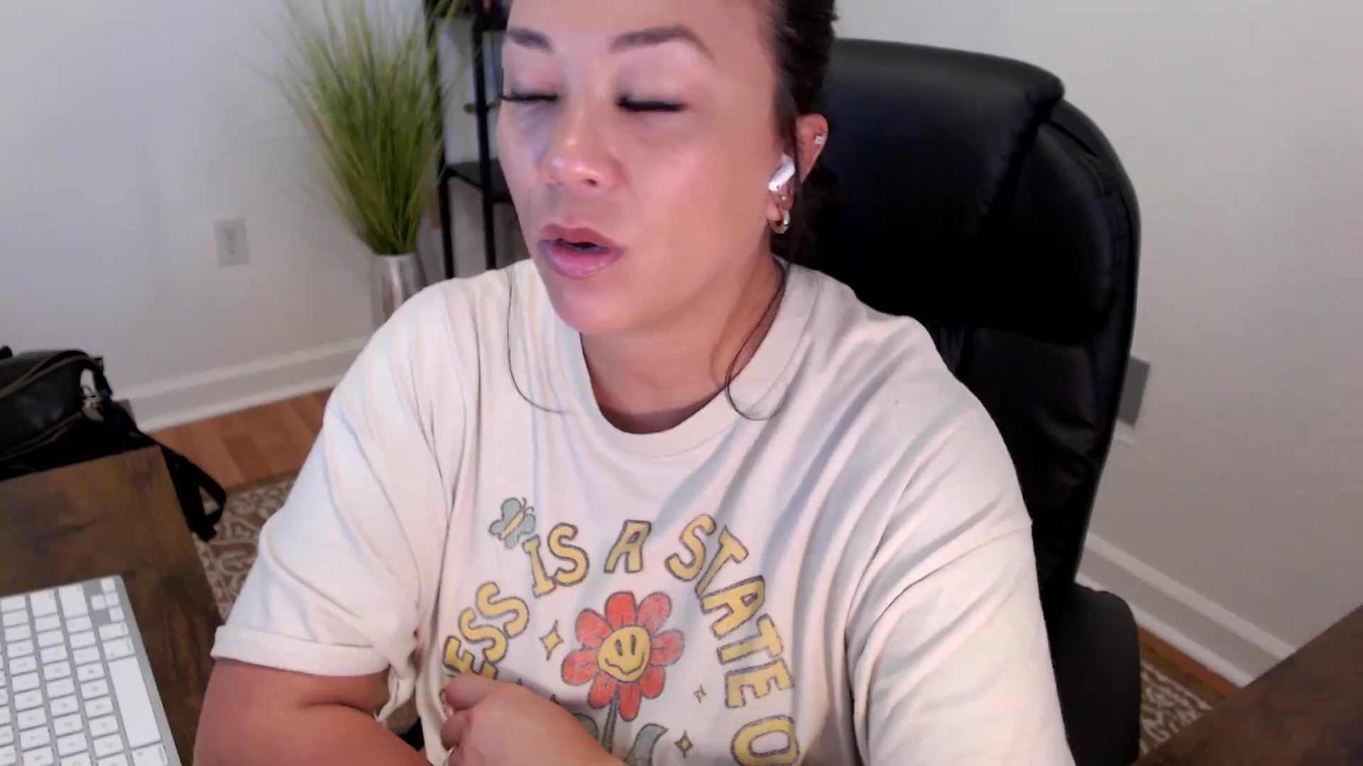 Gallery image thumbnail from MickaylaStar's myfreecams stream on, 05/21/2025, 15:16 image 11 of 20