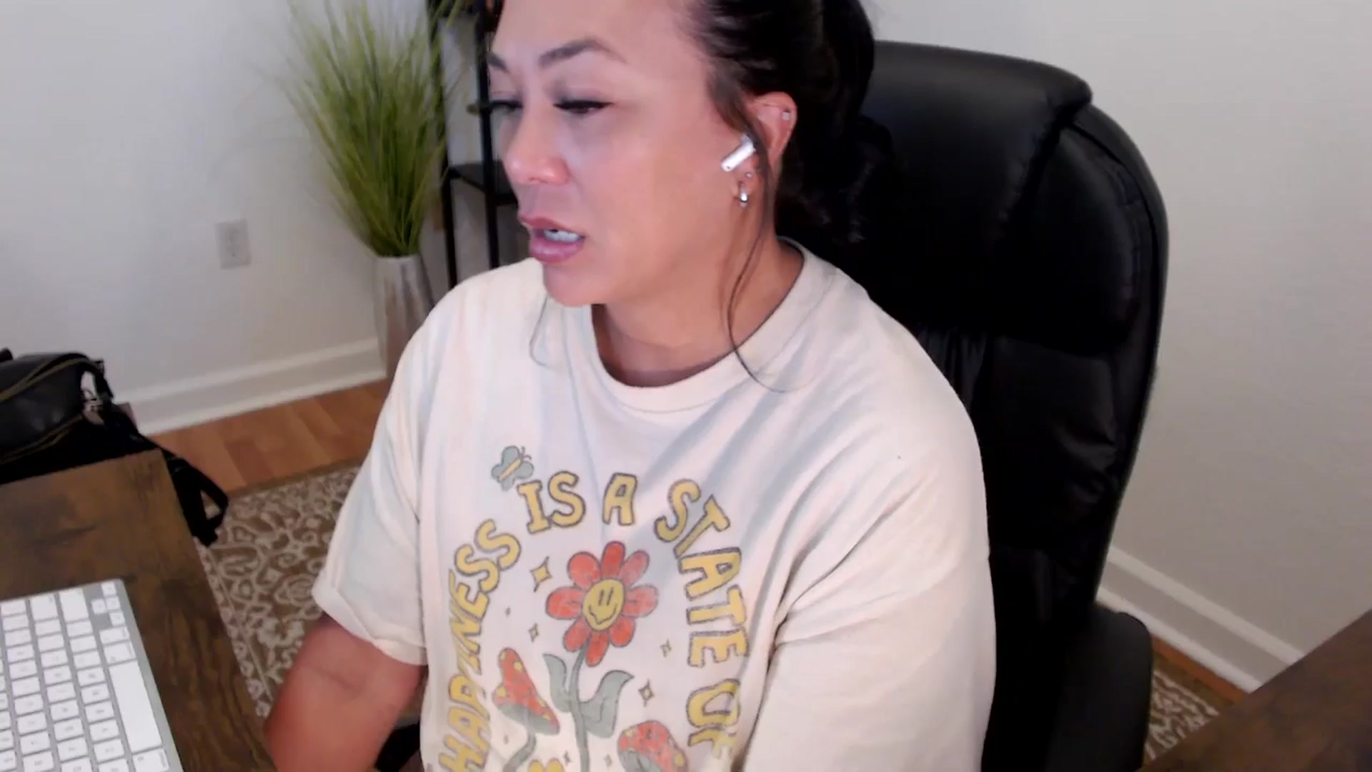 Gallery image thumbnail from MickaylaStar's myfreecams stream on, 05/21/2025, 15:16 image 17 of 20