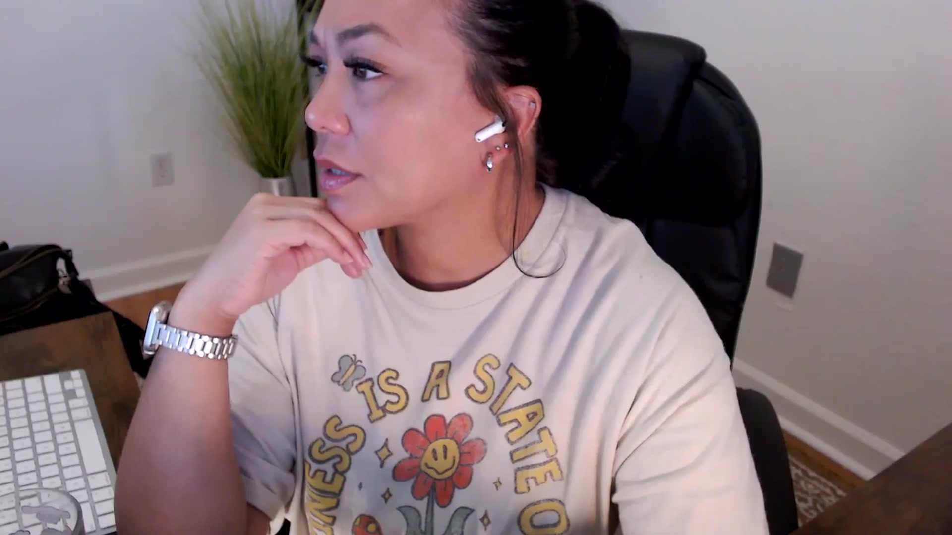 Gallery image thumbnail from MickaylaStar's myfreecams stream on, 05/21/2025, 15:16 image 3 of 20