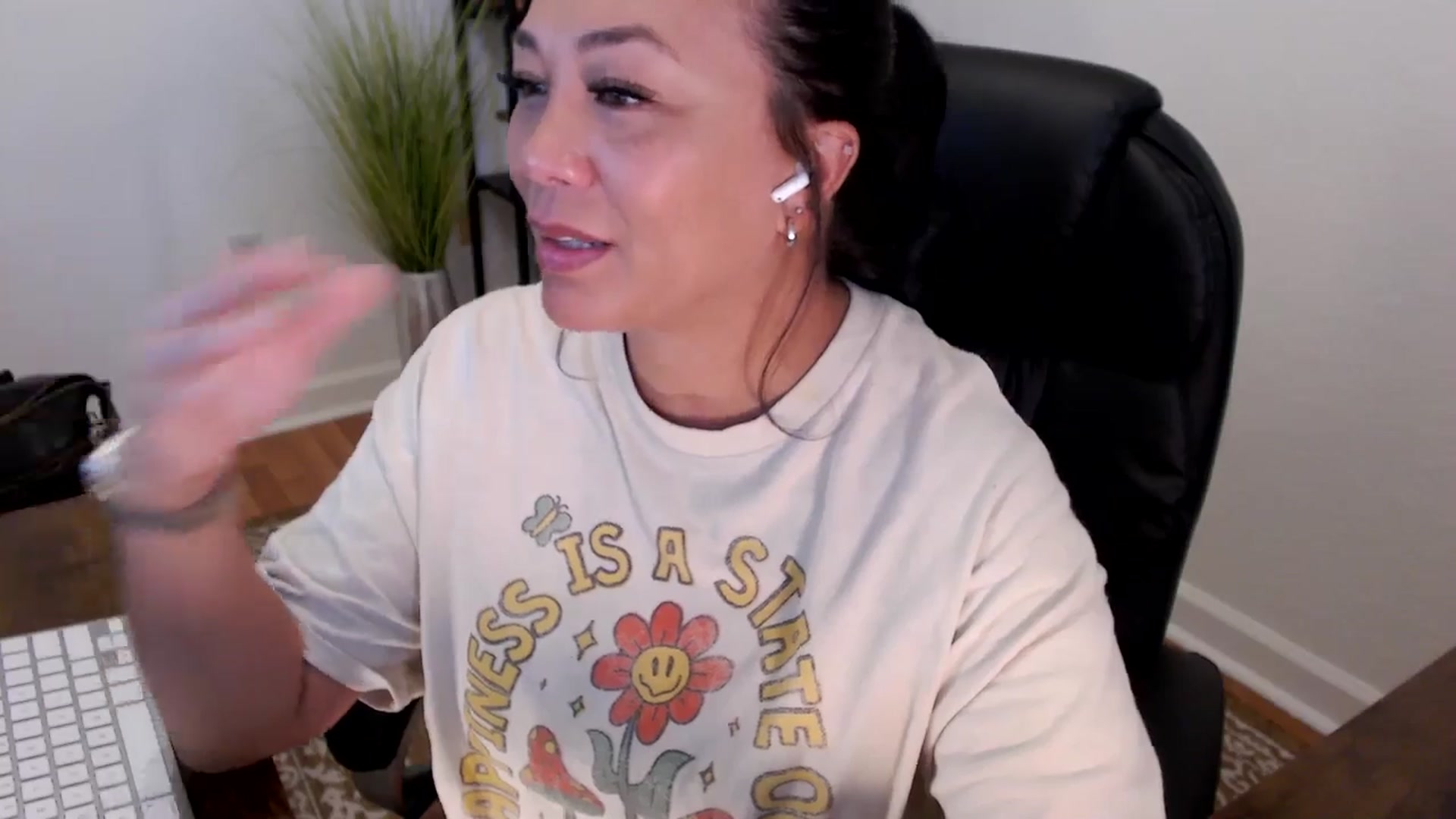 Gallery image thumbnail from MickaylaStar's myfreecams stream on, 05/21/2025, 15:16 image 20 of 20