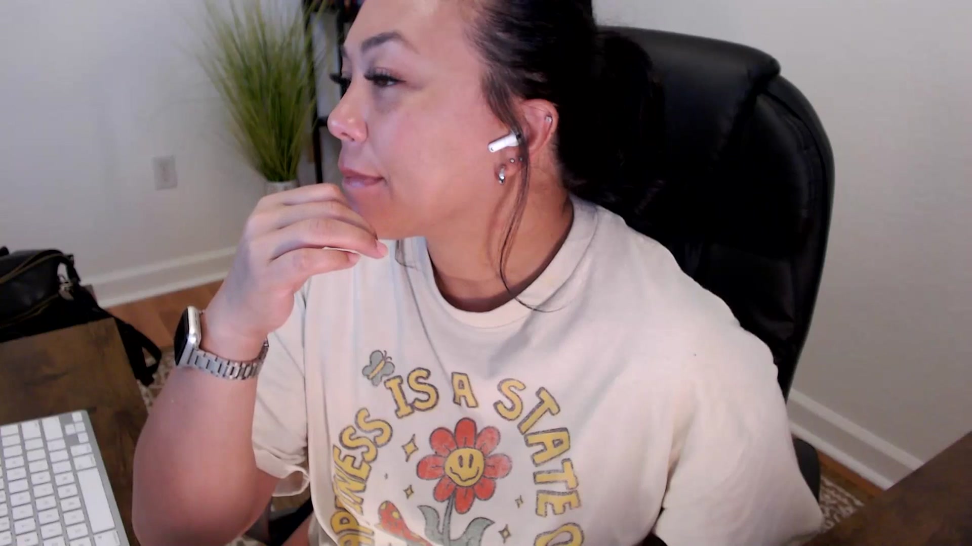 Gallery image thumbnail from MickaylaStar's myfreecams stream on, 05/21/2025, 15:16 image 19 of 20