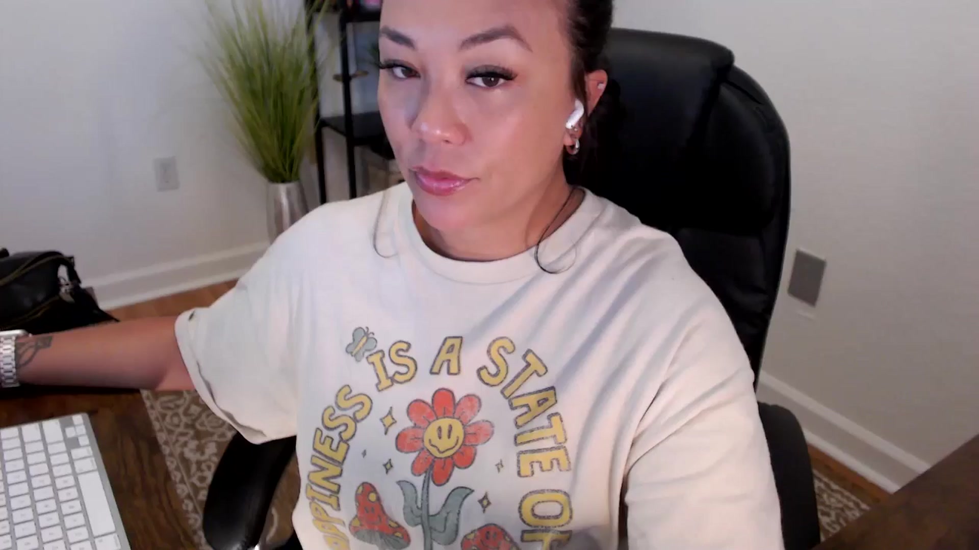 Gallery image thumbnail from MickaylaStar's myfreecams stream on, 05/21/2025, 15:16 image 5 of 20