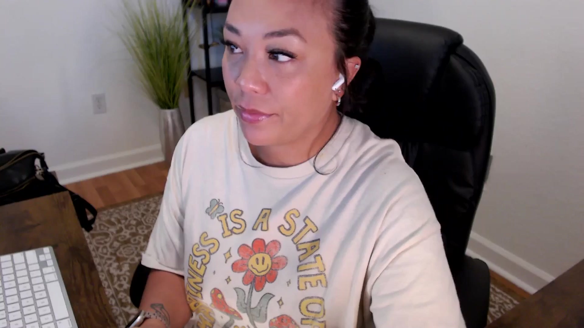 Gallery image thumbnail from MickaylaStar's myfreecams stream on, 05/21/2025, 15:16 image 7 of 20