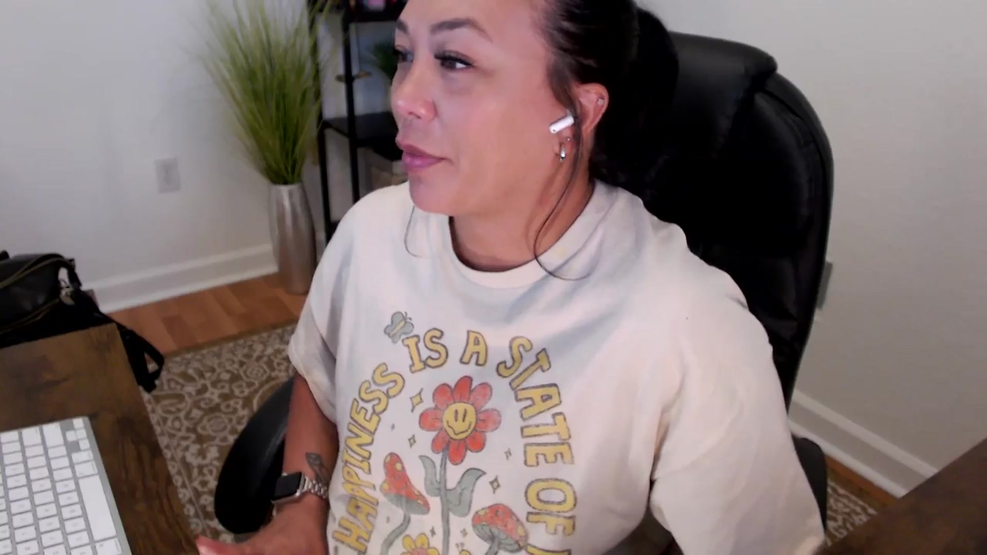 Gallery image thumbnail from MickaylaStar's myfreecams stream on, 05/21/2025, 15:16 image 18 of 20