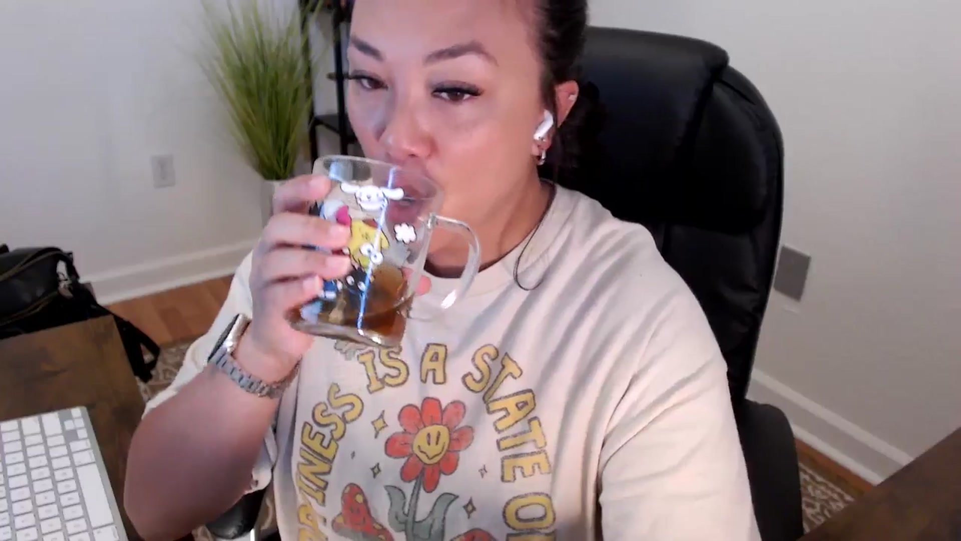 Gallery image thumbnail from MickaylaStar's myfreecams stream on, 05/21/2025, 15:16 image 10 of 20